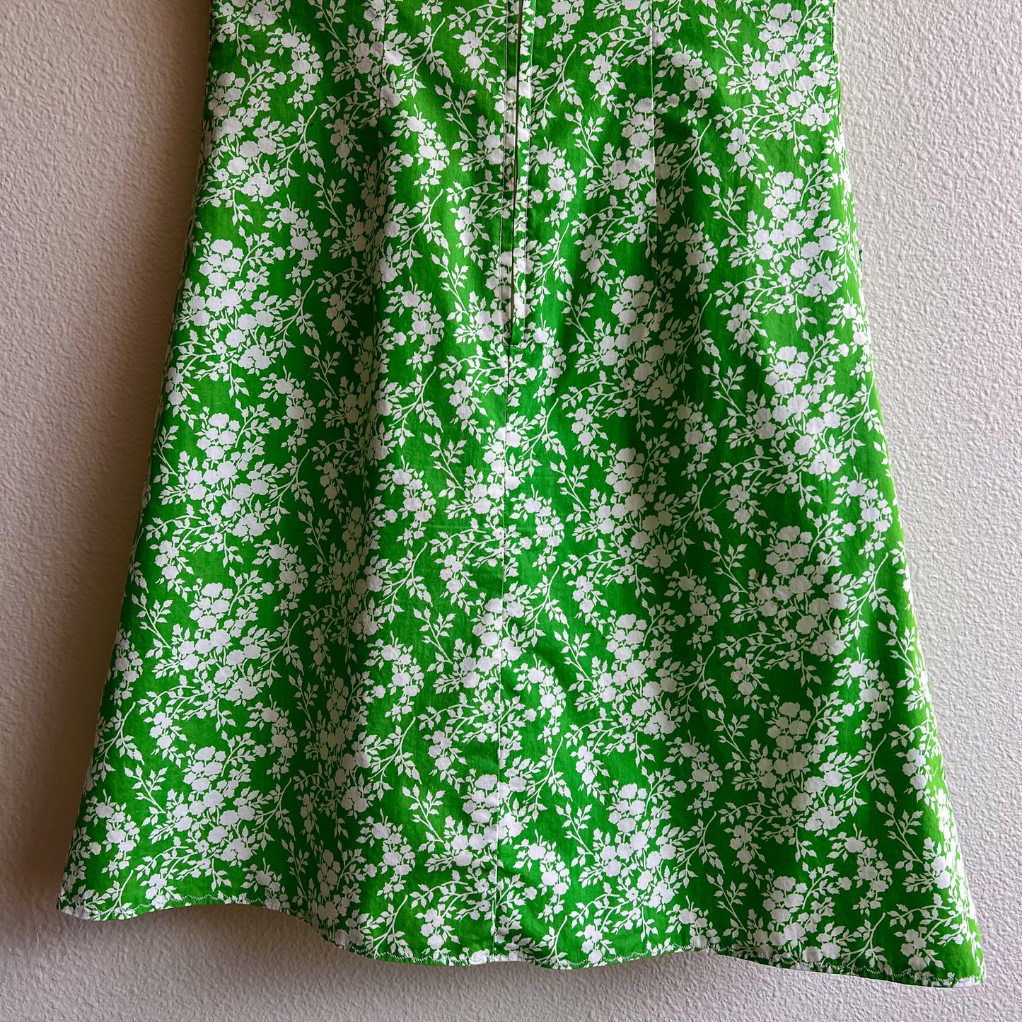 1960s Sleeveless Green Dress With White Floral Print (M)