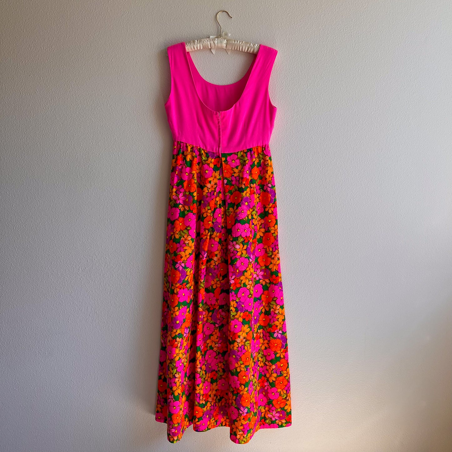 Vibrant 1960s Hot Pink Floral Hawaiian Maxi Dress (M/L)