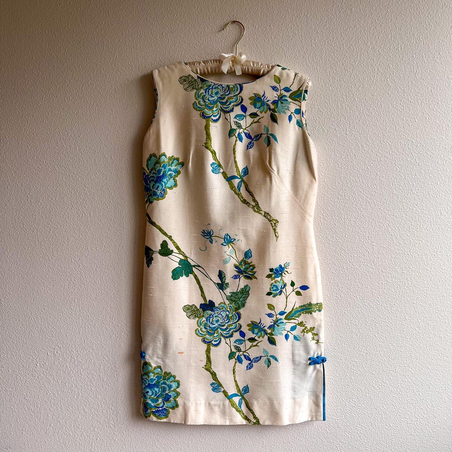 1960s Ivory Belted Dress With Blue Flowers (M)