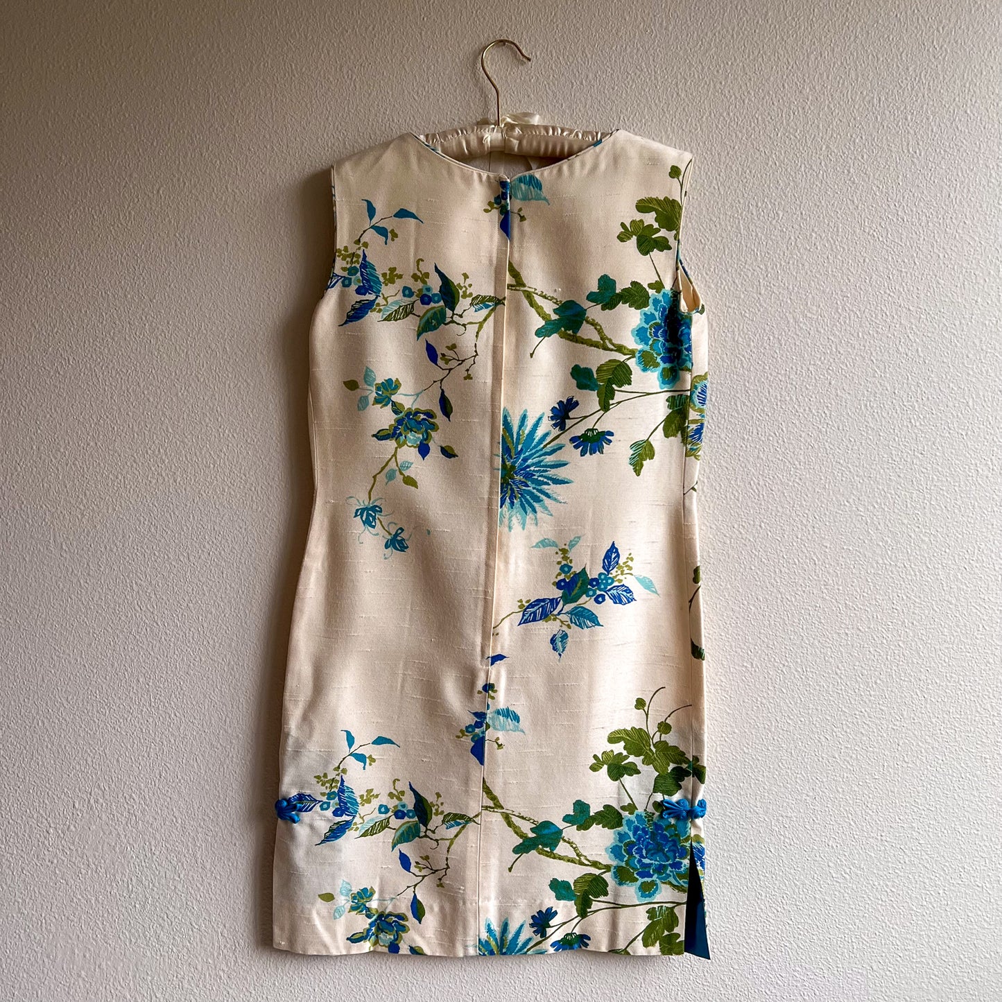 1960s Ivory Belted Dress With Blue Flowers (M)