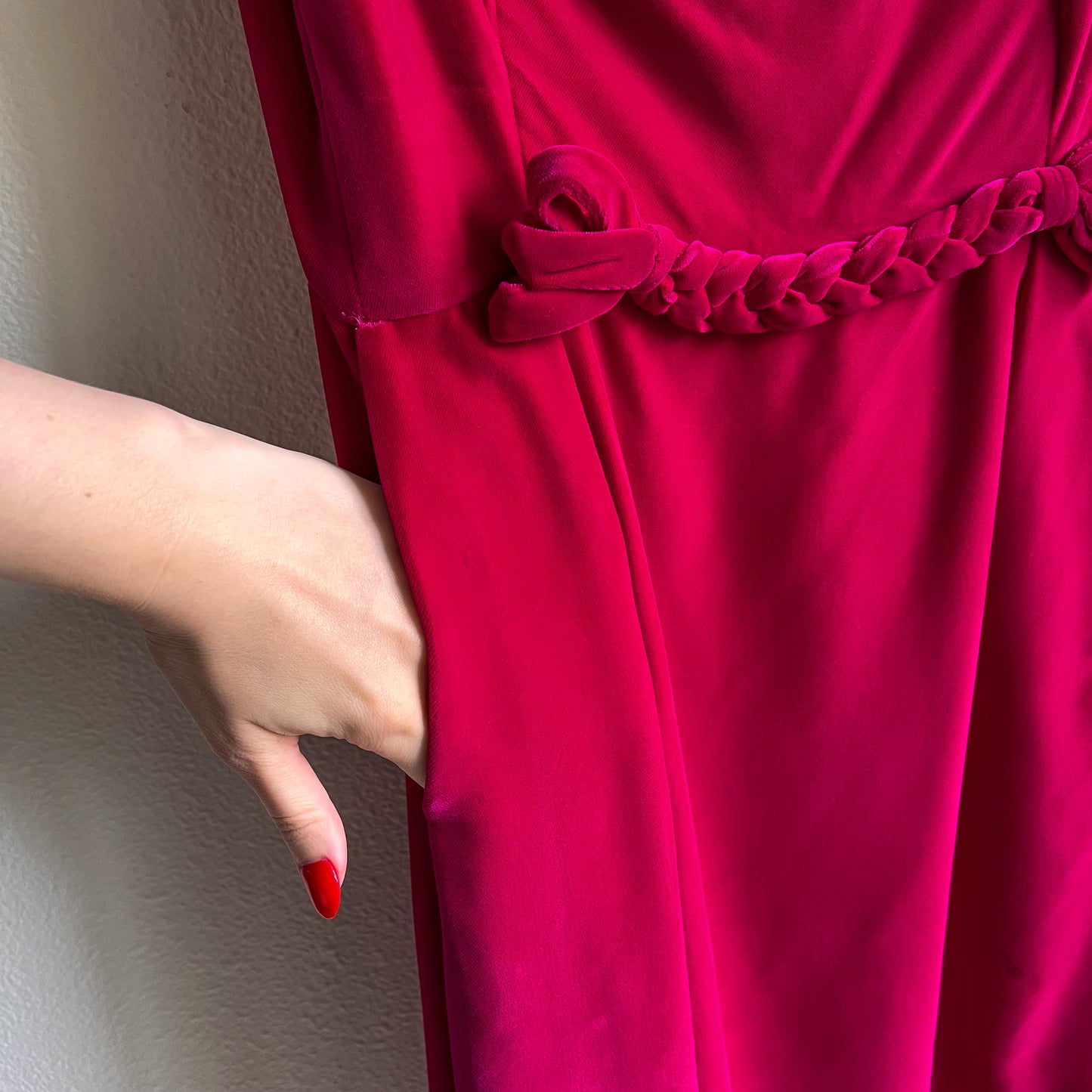 Stunning 1960s Magenta Velvet Party Dress (M)