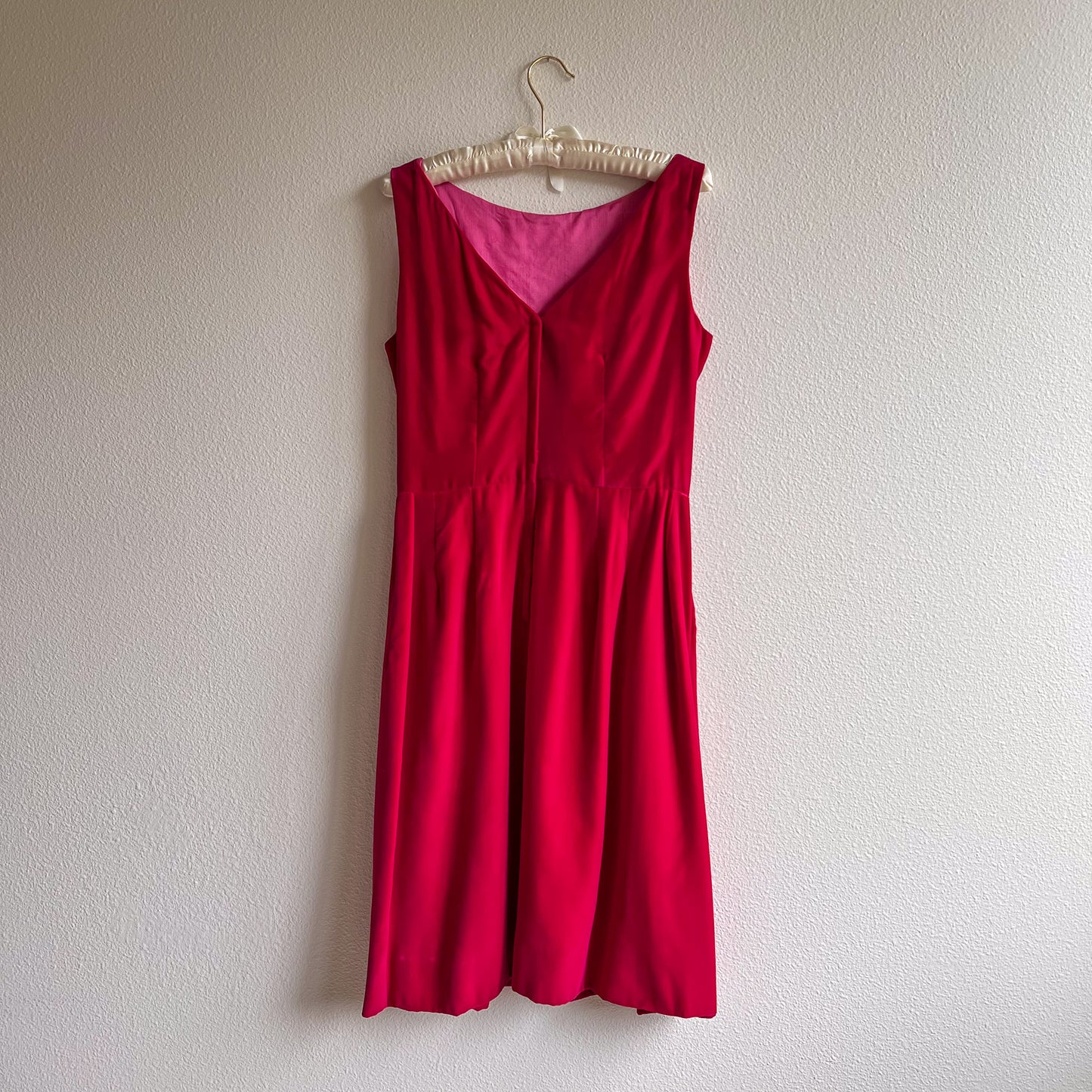 Stunning 1960s Magenta Velvet Party Dress (M)
