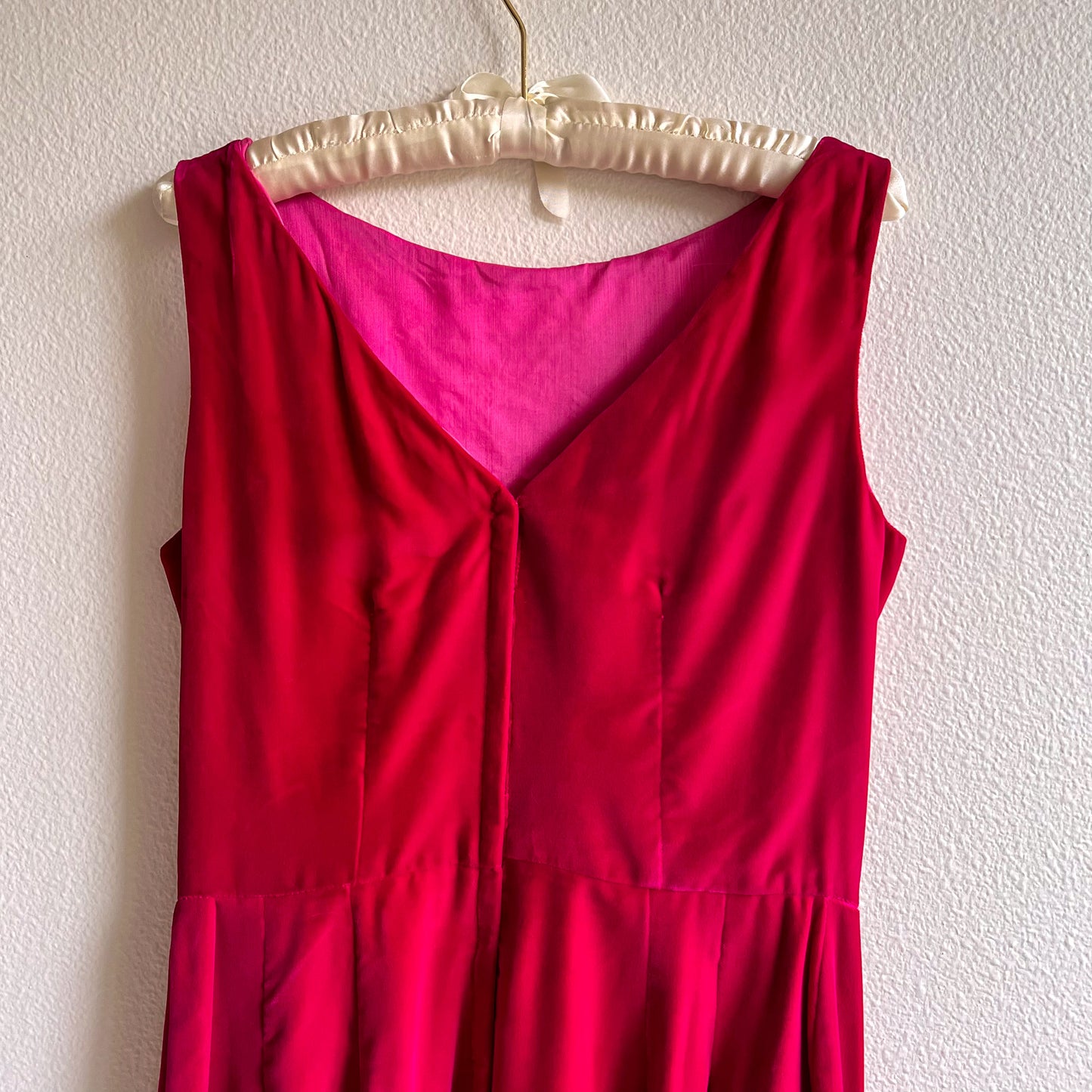 Stunning 1960s Magenta Velvet Party Dress (M)