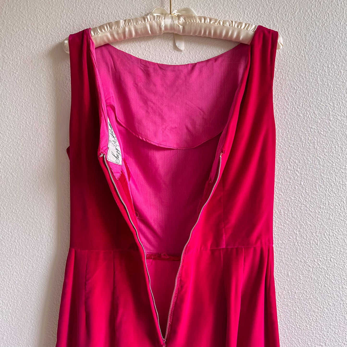 Stunning 1960s Magenta Velvet Party Dress (M)