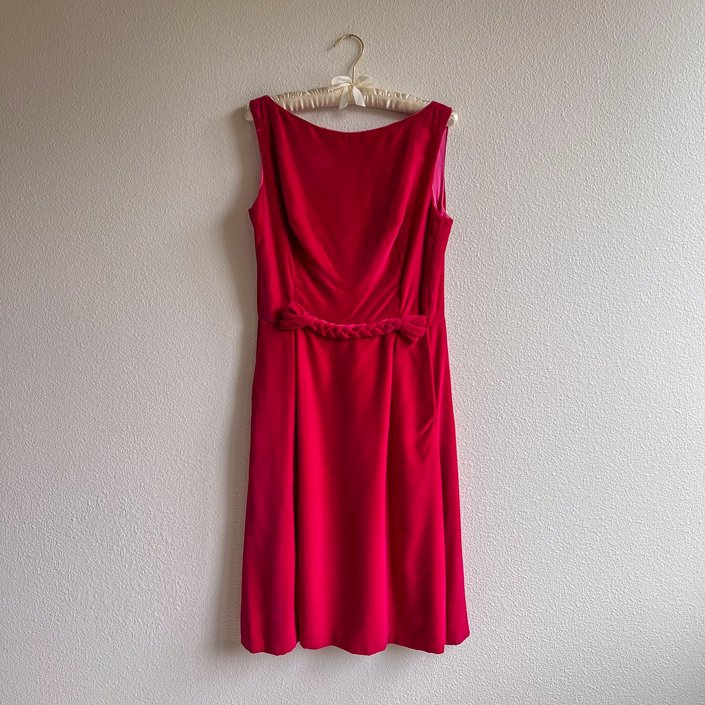 Stunning 1960s Magenta Velvet Party Dress (M)
