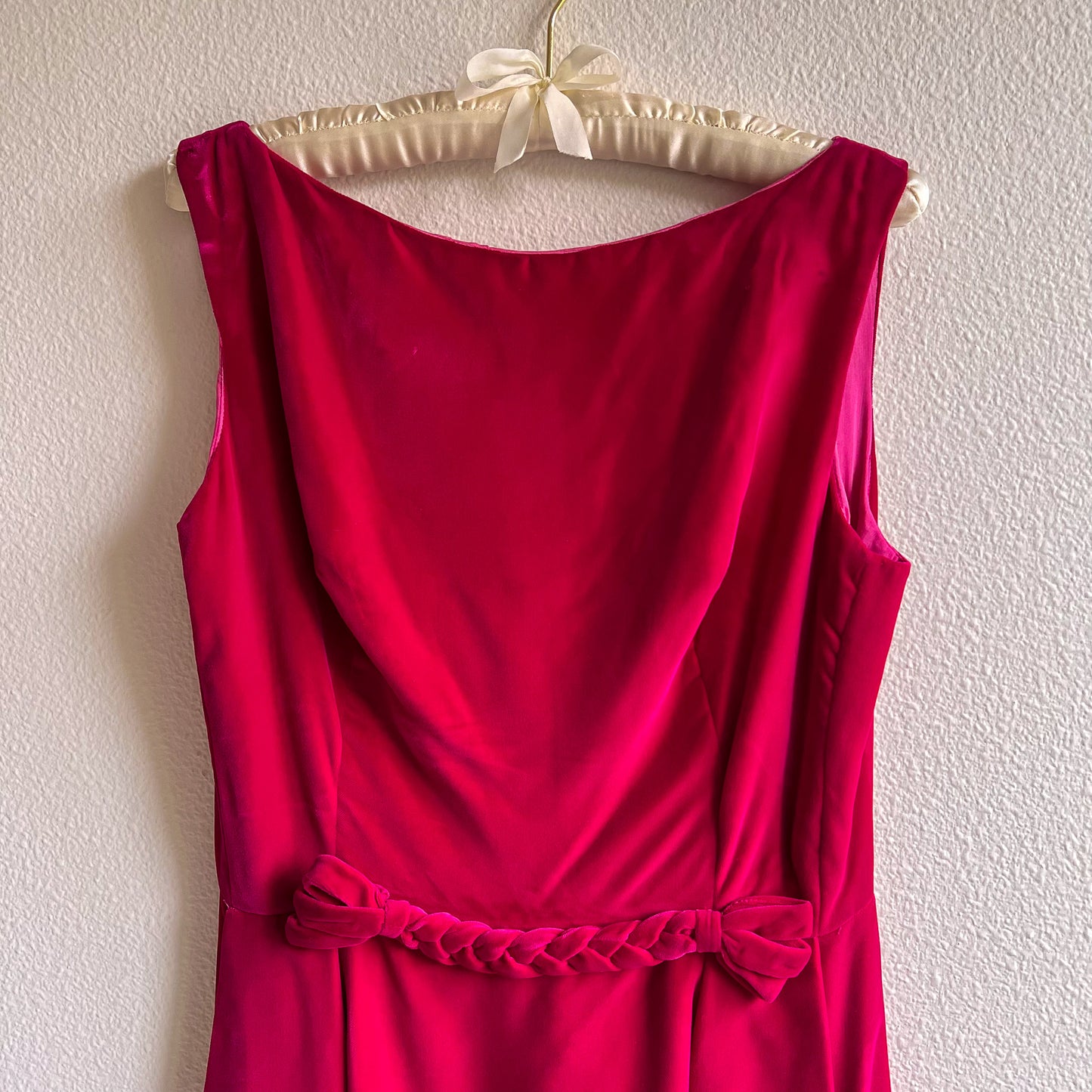 Stunning 1960s Magenta Velvet Party Dress (M)