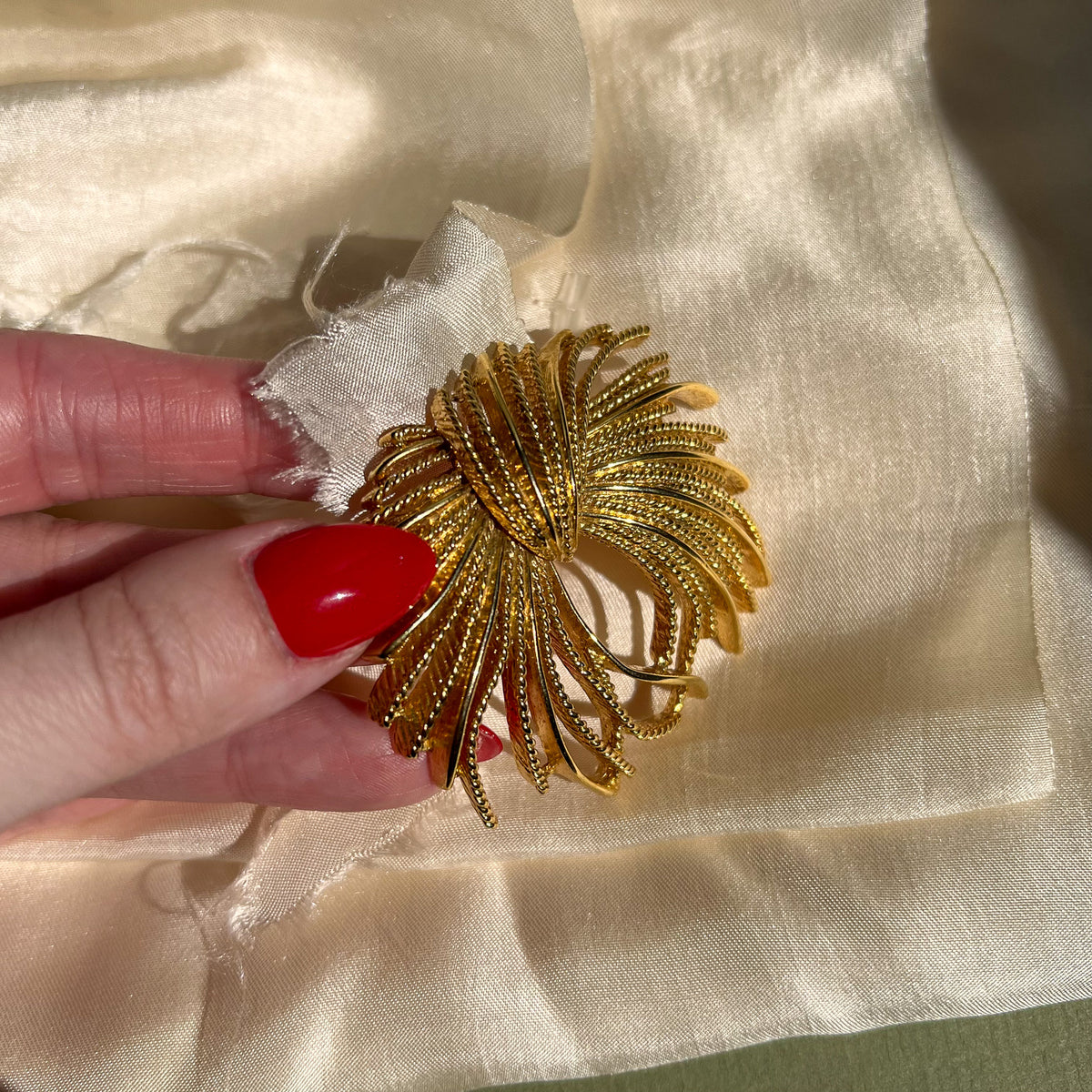 1960s Monet Gold-Tone Cordelia Brooch