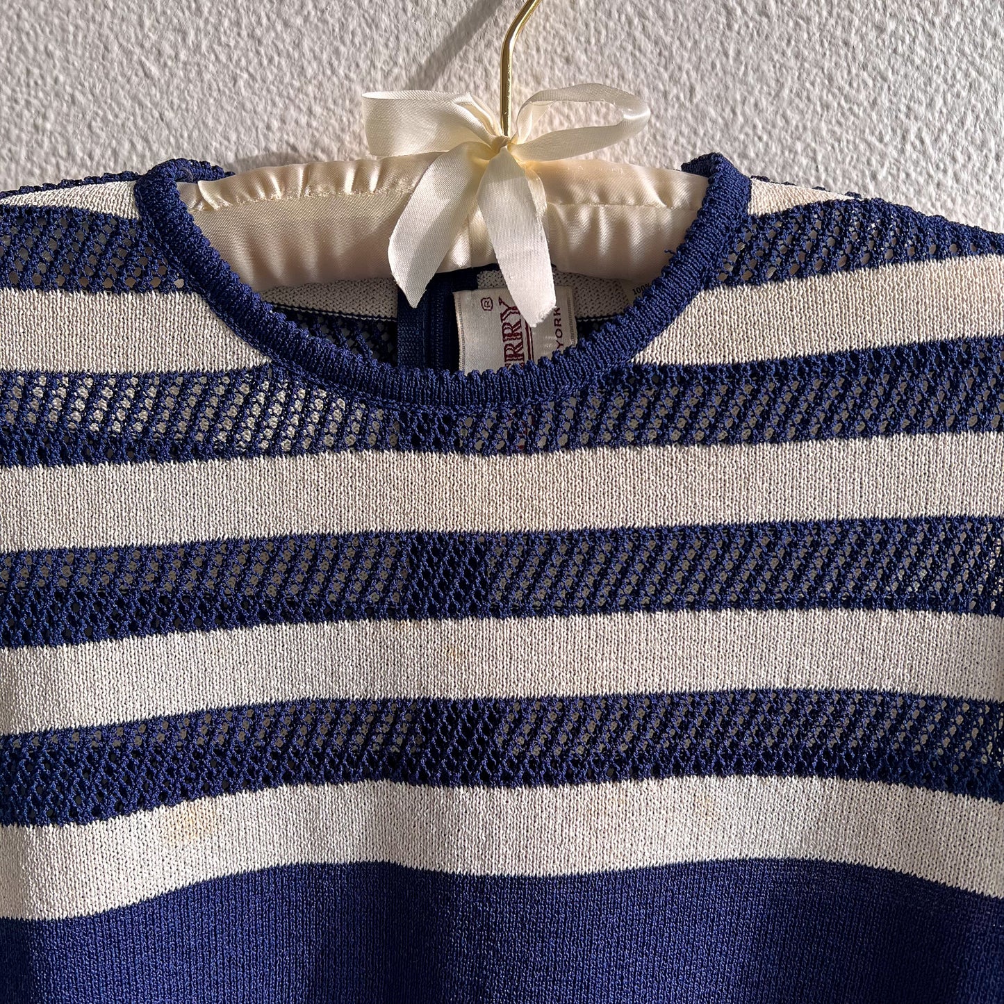 Nautical 1960s Navy Blue and White Sweater (S/M)