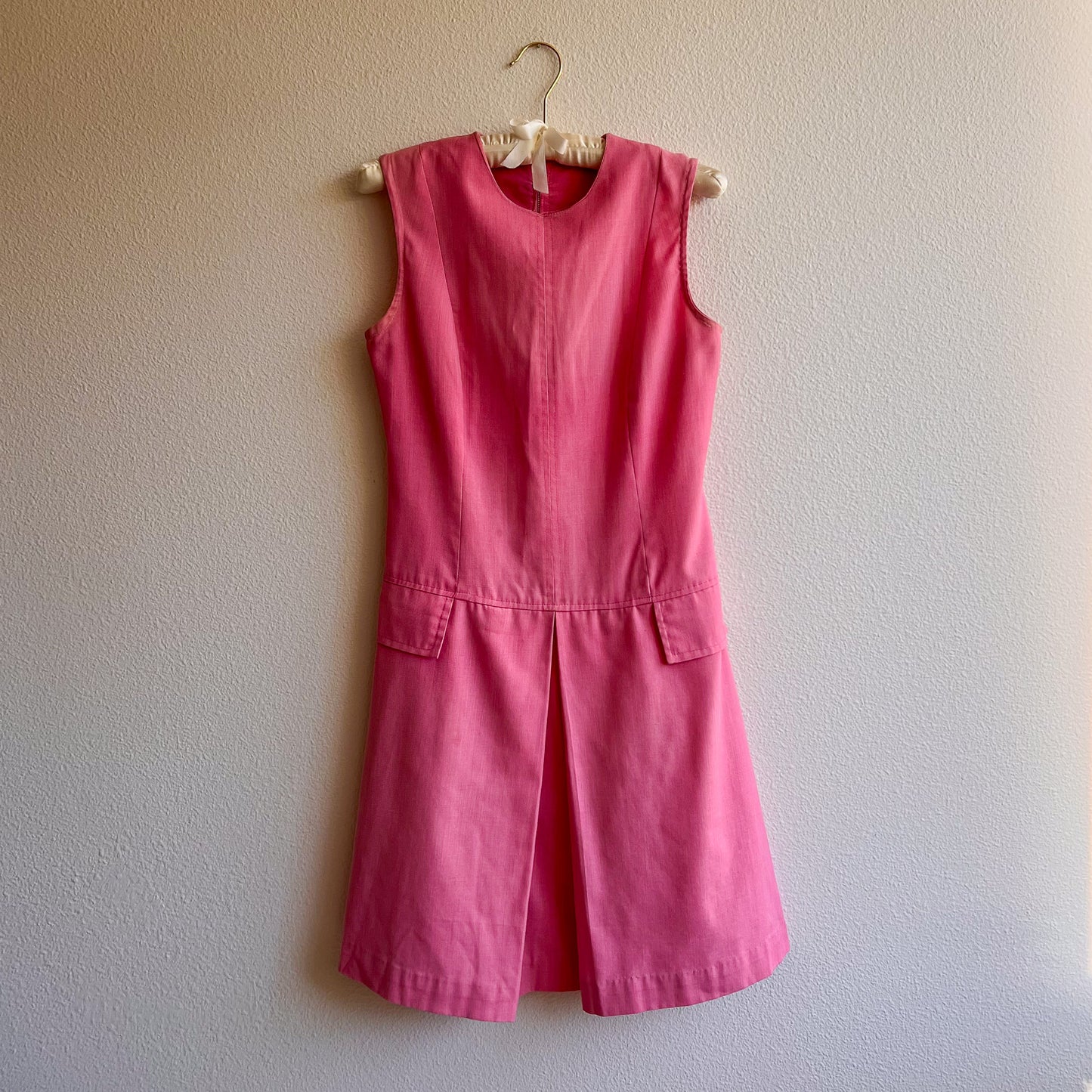 1960s Sleeveless Pink Dress With Decorative Pockets (S)