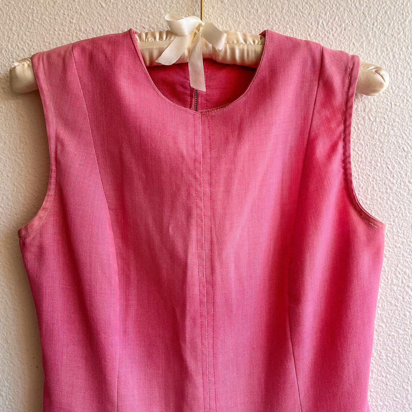 1960s Sleeveless Pink Dress With Decorative Pockets (S)