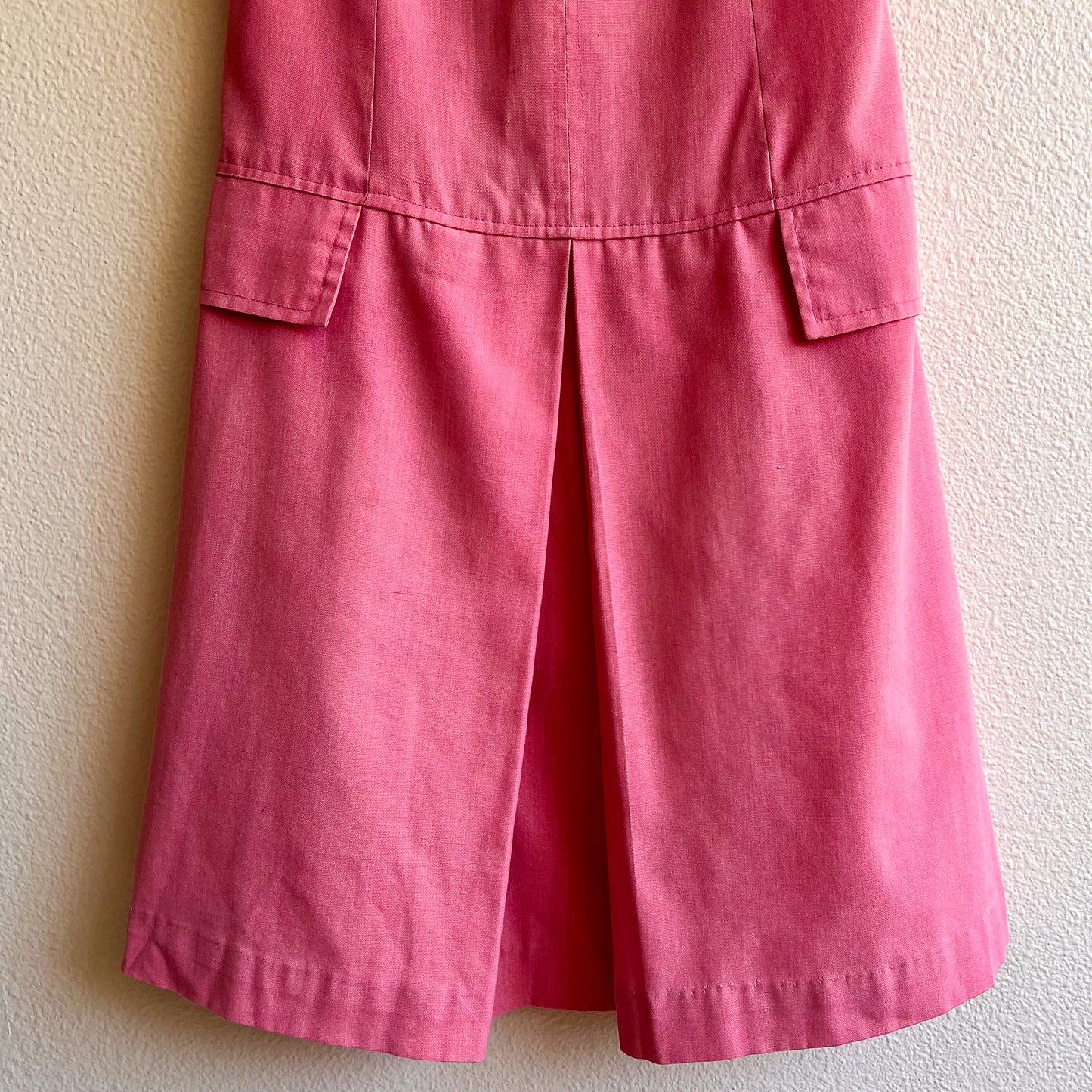 1960s Sleeveless Pink Dress With Decorative Pockets (S)