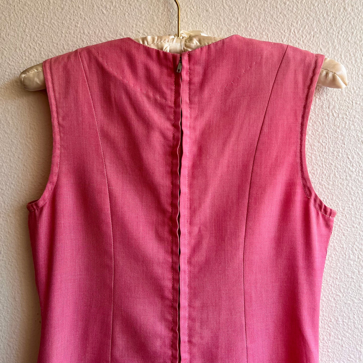 1960s Sleeveless Pink Dress With Decorative Pockets (S)