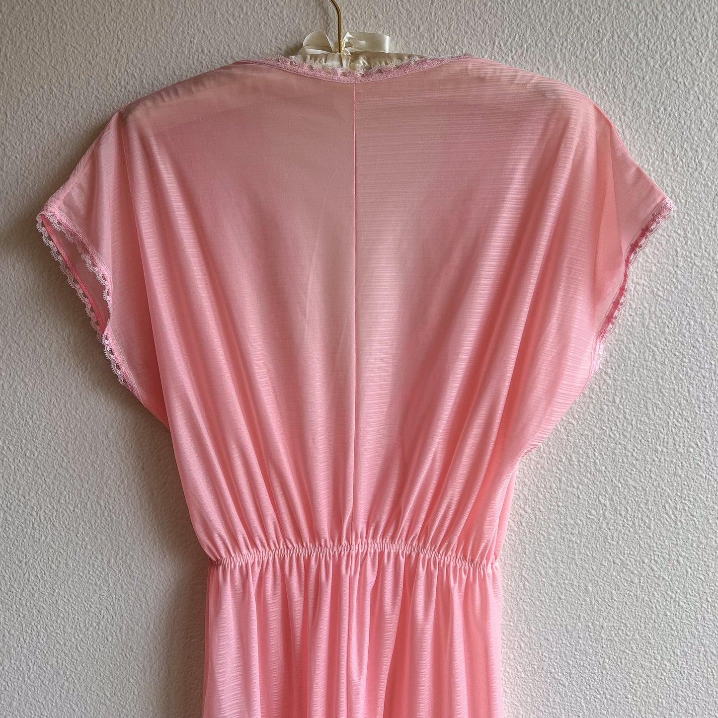 1960s Pale Pink Nightgown With Short Sleeves (S/M)