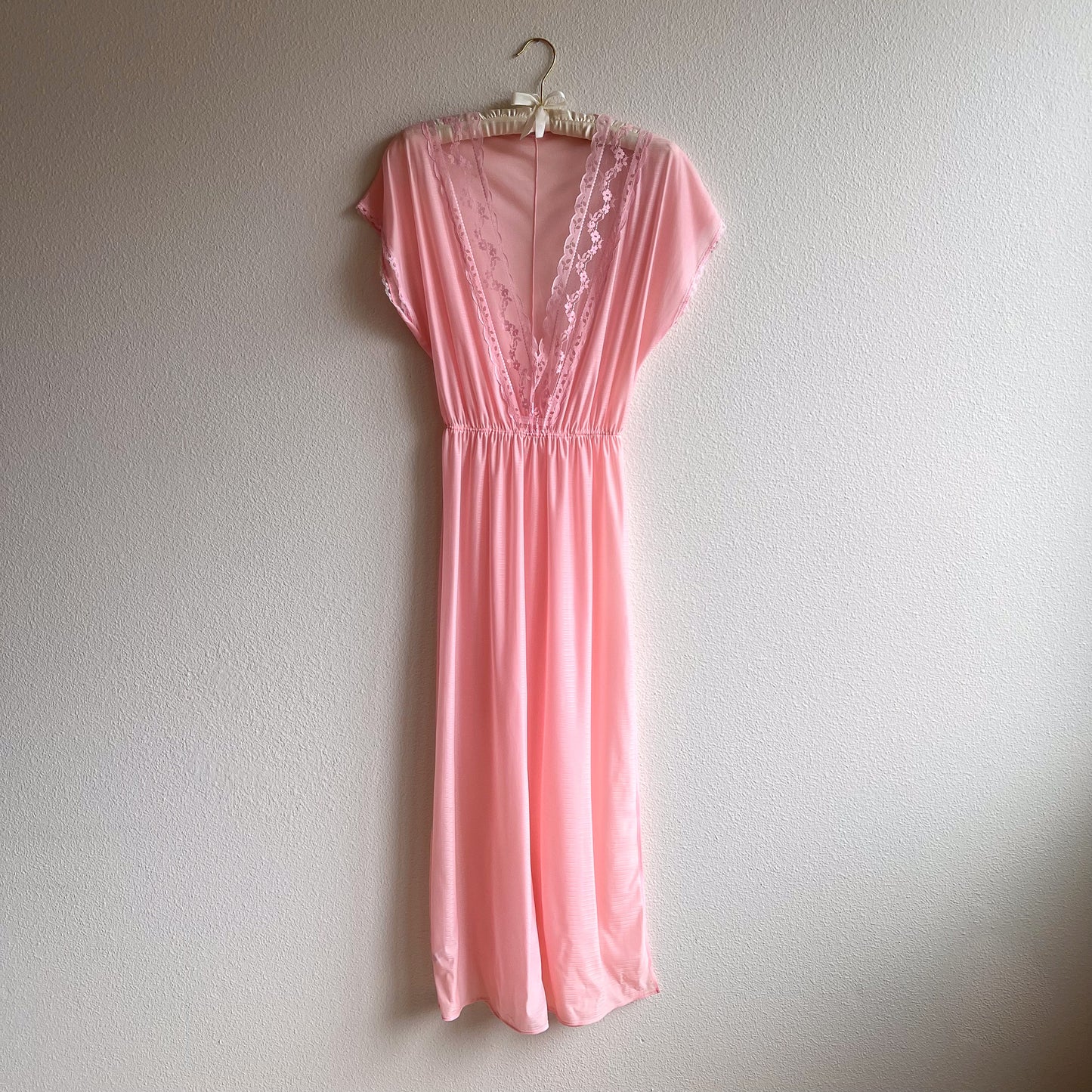 1960s Pale Pink Nightgown With Short Sleeves (S/M)