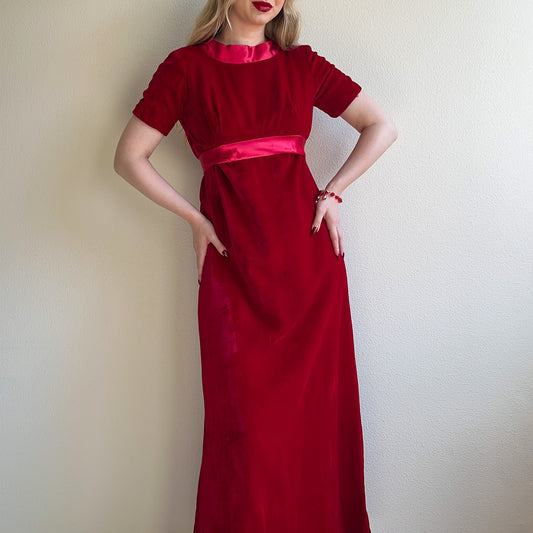 Adorable 1960s Rich Red Velvet Gown (S/M)