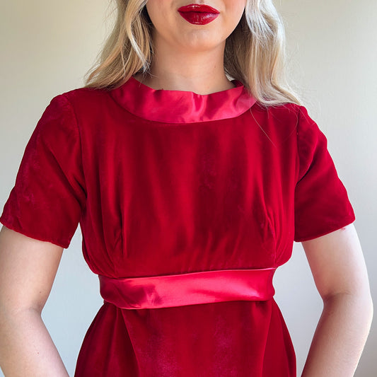 Adorable 1960s Rich Red Velvet Gown (S/M)