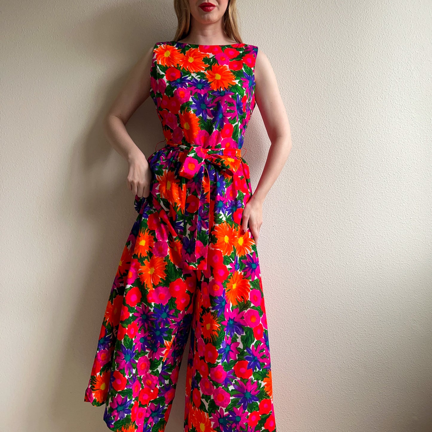 Vibrant 1960s Retro Floral Pint Jumpsuit (M)