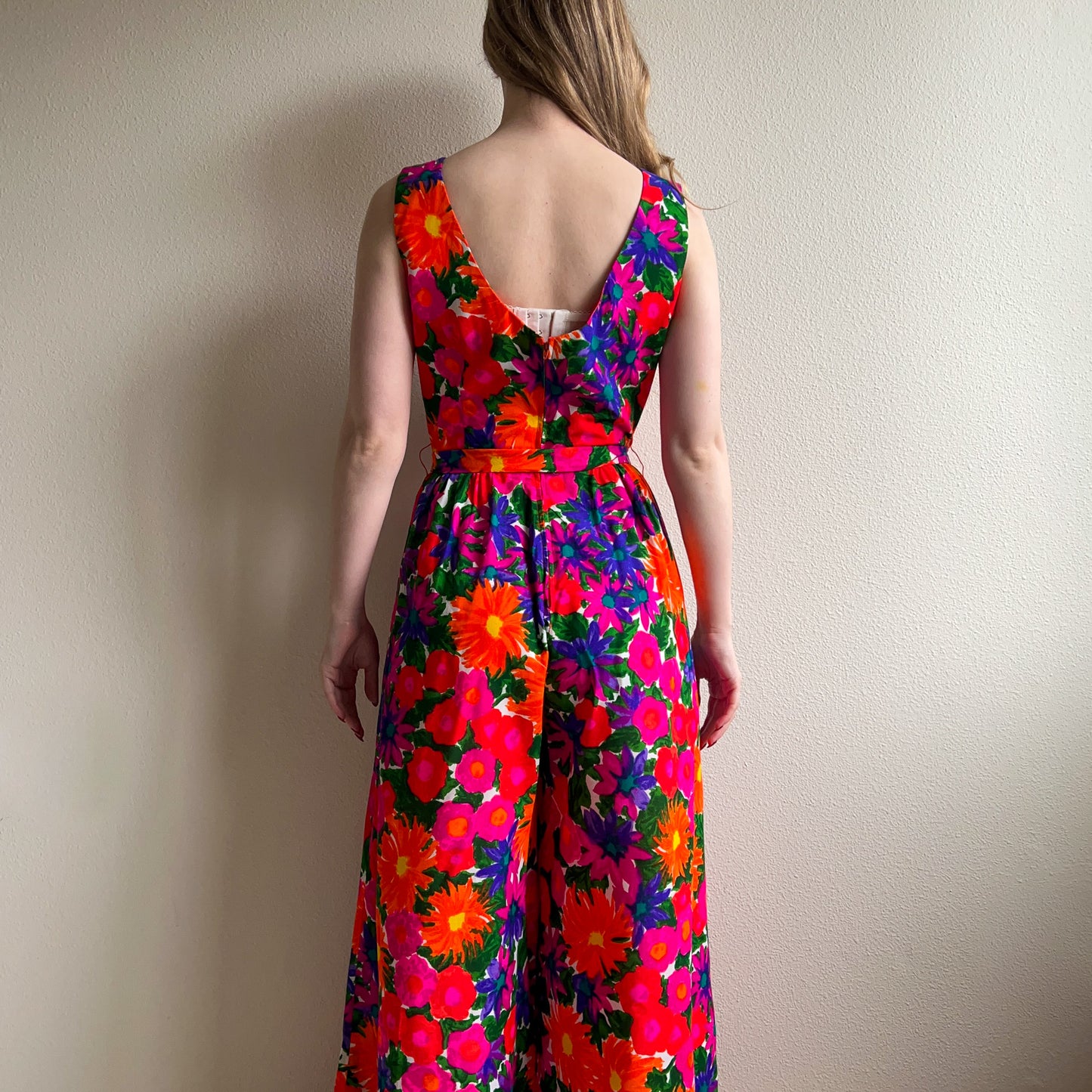 Vibrant 1960s Retro Floral Pint Jumpsuit (M)