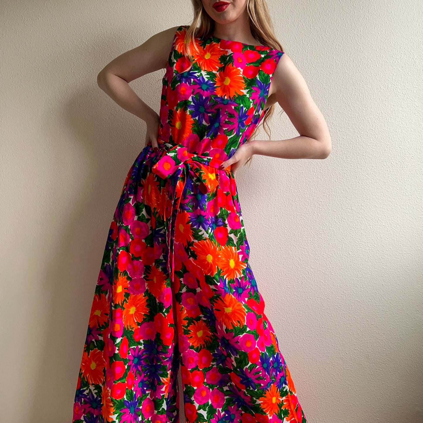 Vibrant 1960s Retro Floral Pint Jumpsuit (M)