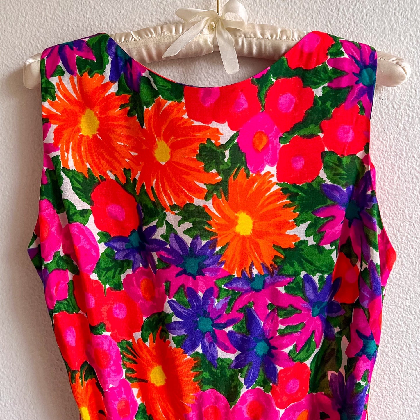 Vibrant 1960s Retro Floral Pint Jumpsuit (M)