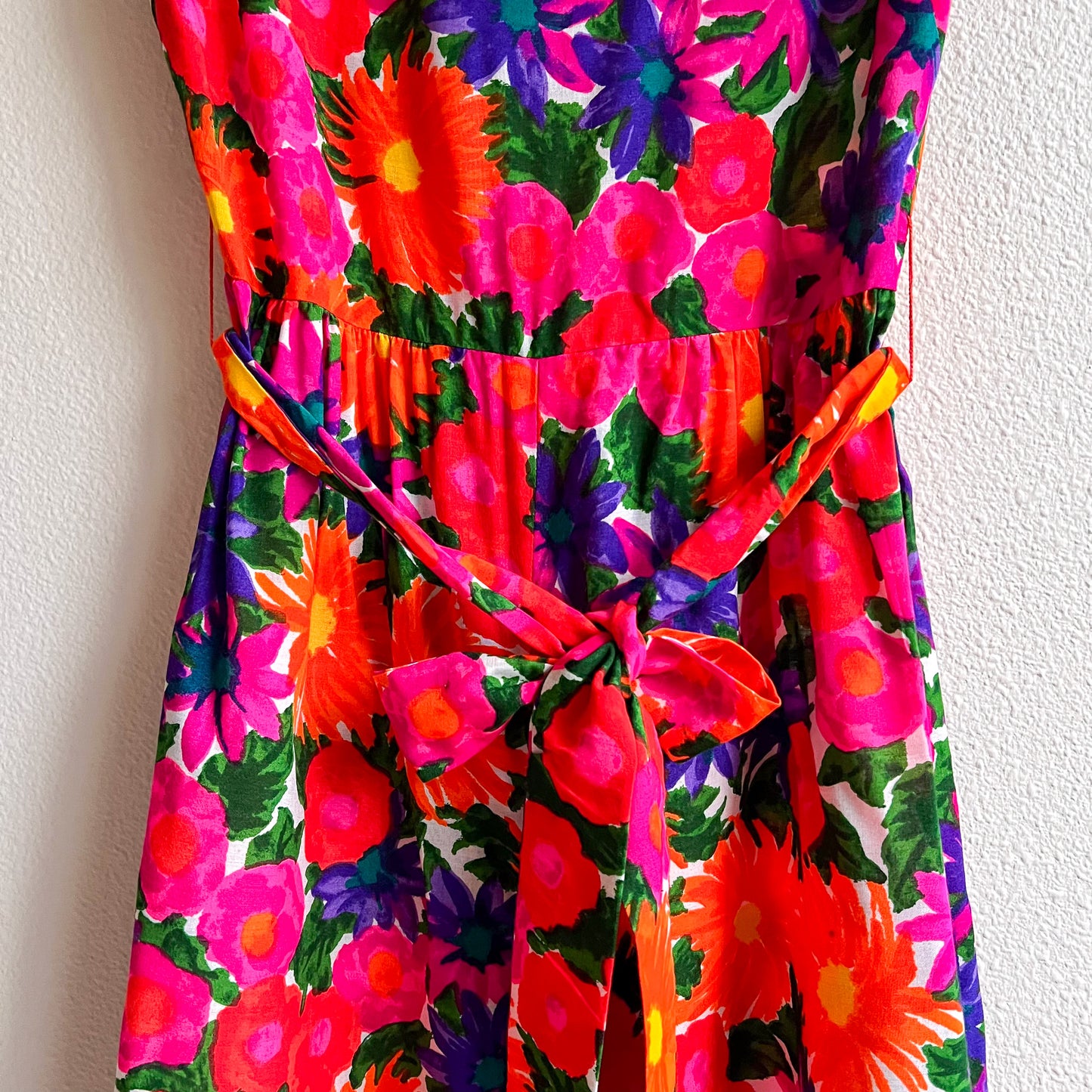 Vibrant 1960s Retro Floral Pint Jumpsuit (M)