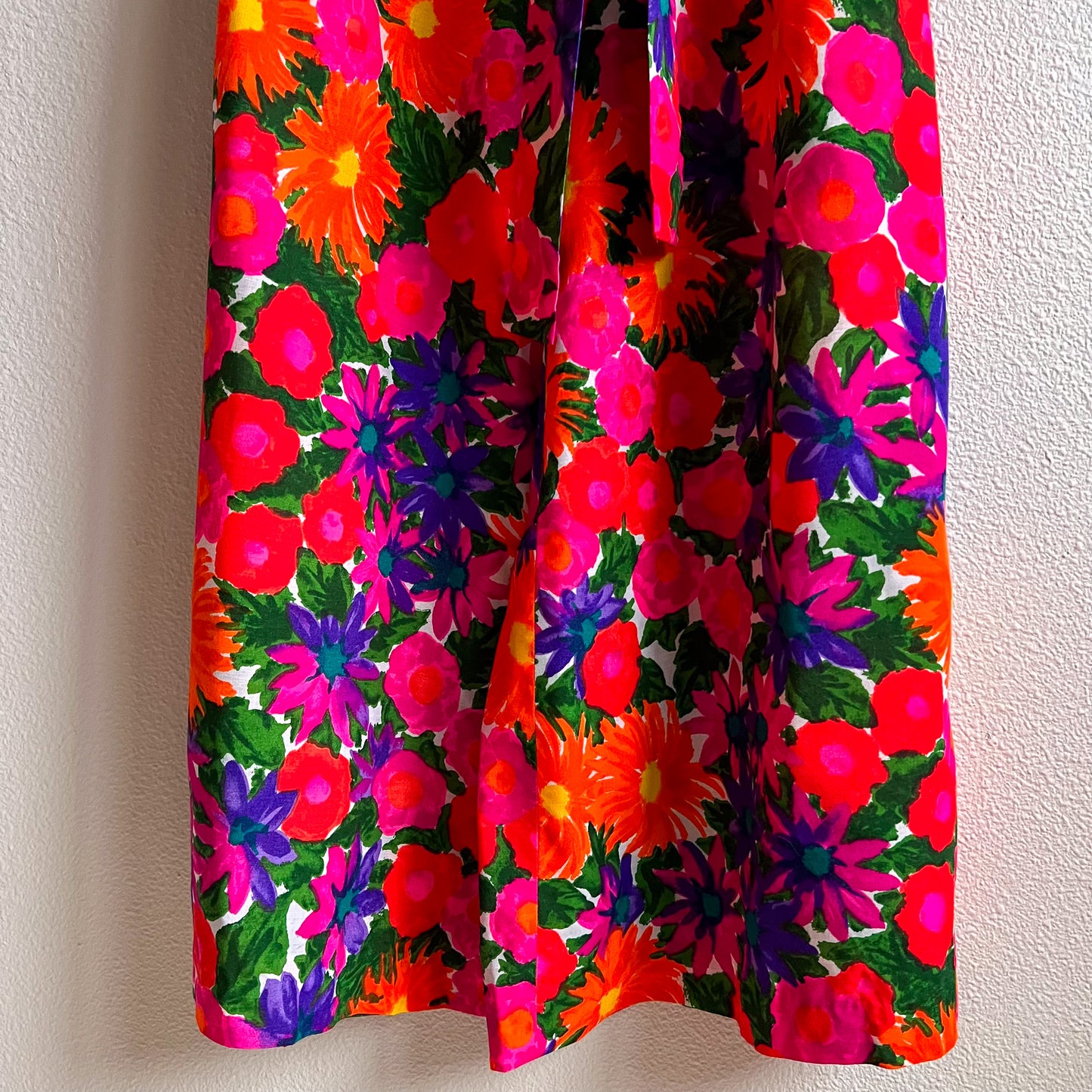 Vibrant 1960s Retro Floral Pint Jumpsuit (M)