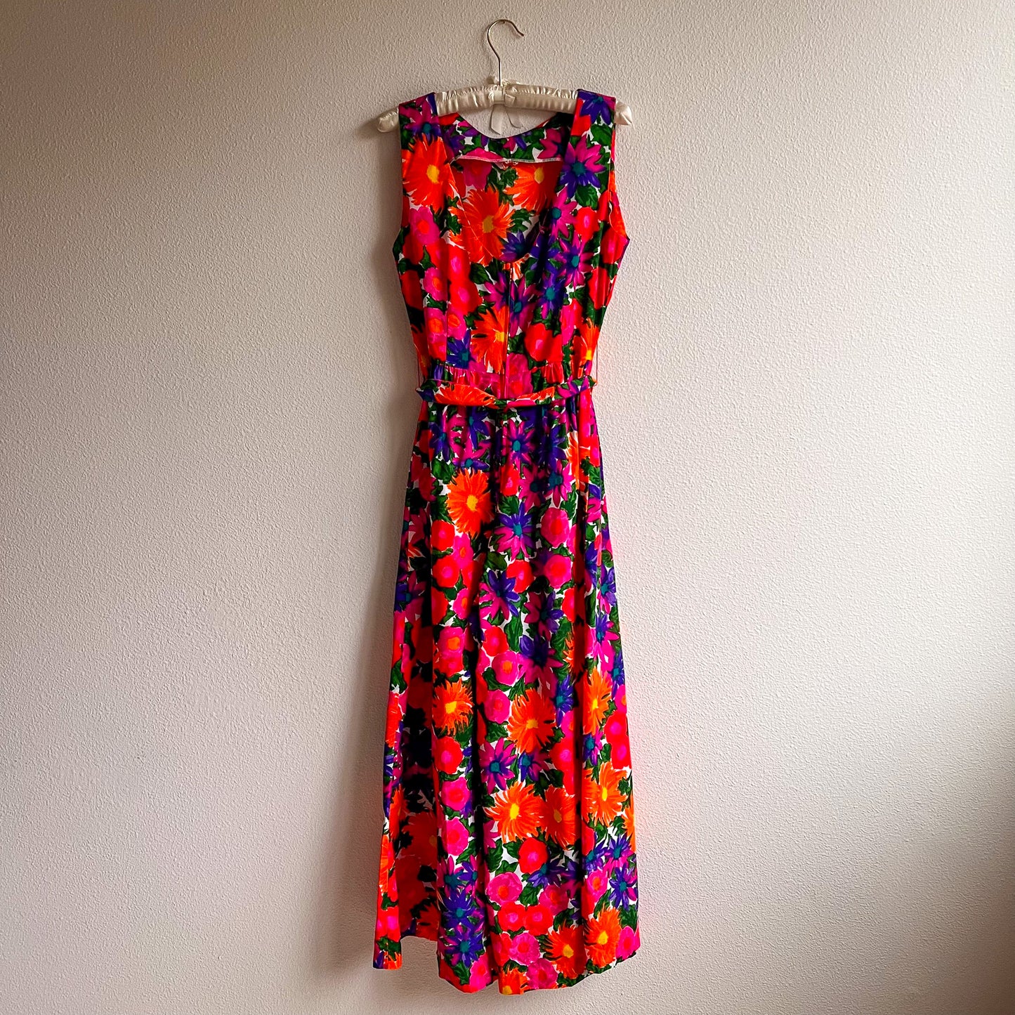 Vibrant 1960s Retro Floral Pint Jumpsuit (M)