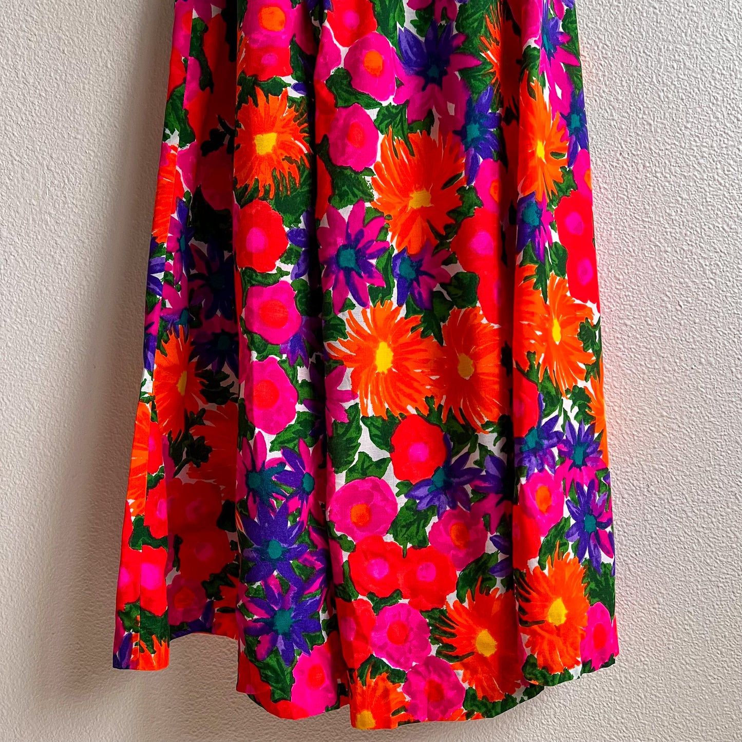 Vibrant 1960s Retro Floral Pint Jumpsuit (M)