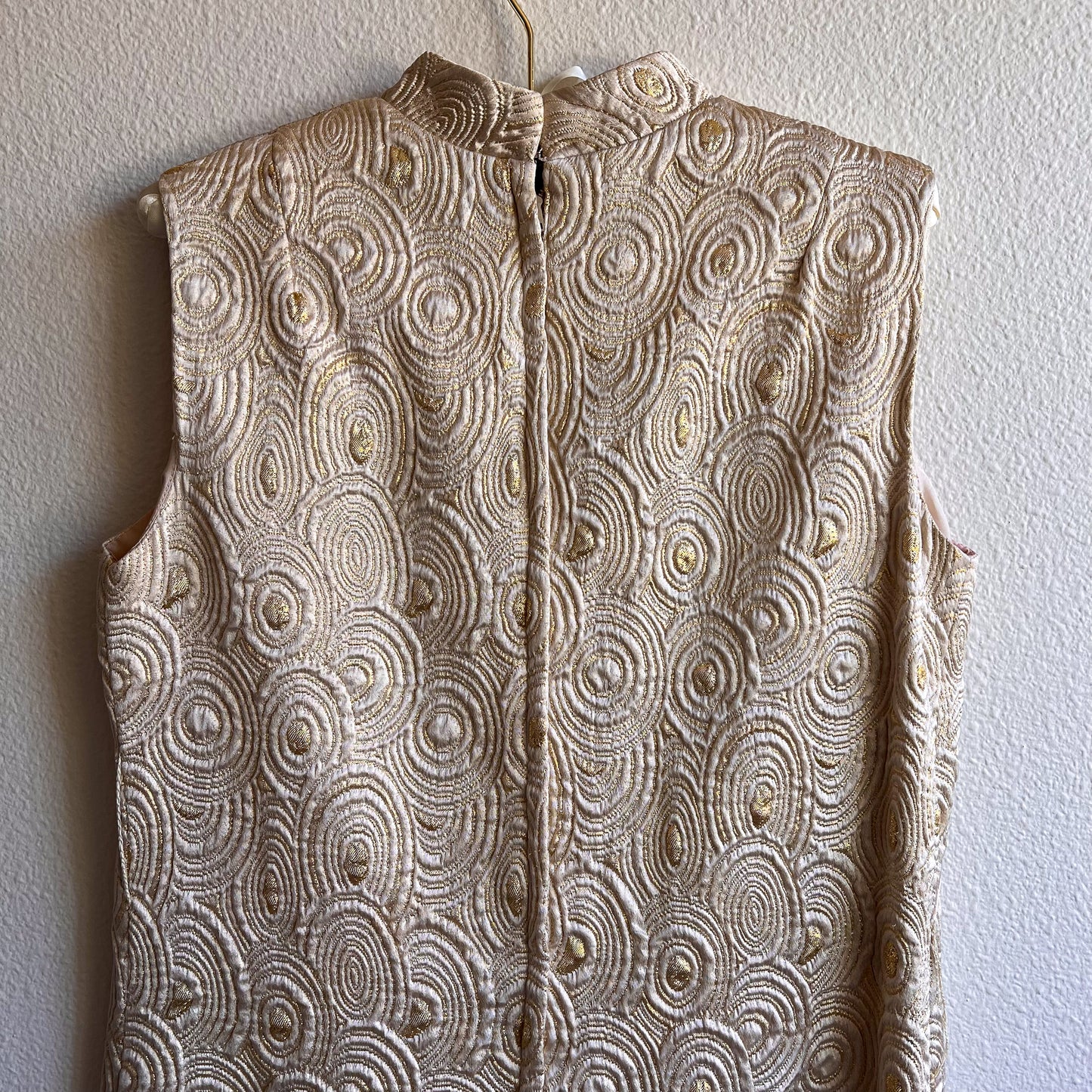 Stunning 1960s Silver and Gold Patterned Shift Dress (S/M)