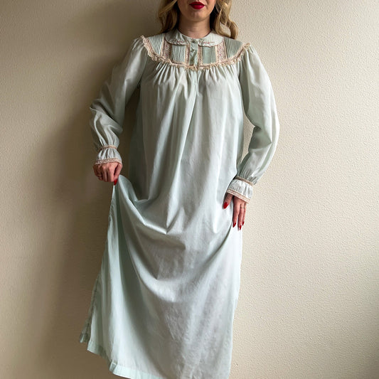 1960s Soft Mint Nightgown With Pin Tucks (M/L)