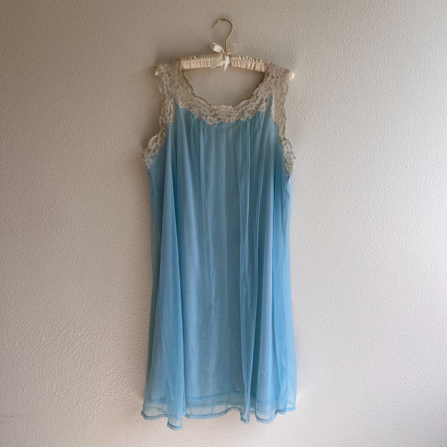 1960s Soft Blue Nylon Nightgown With White Lace (M/L)