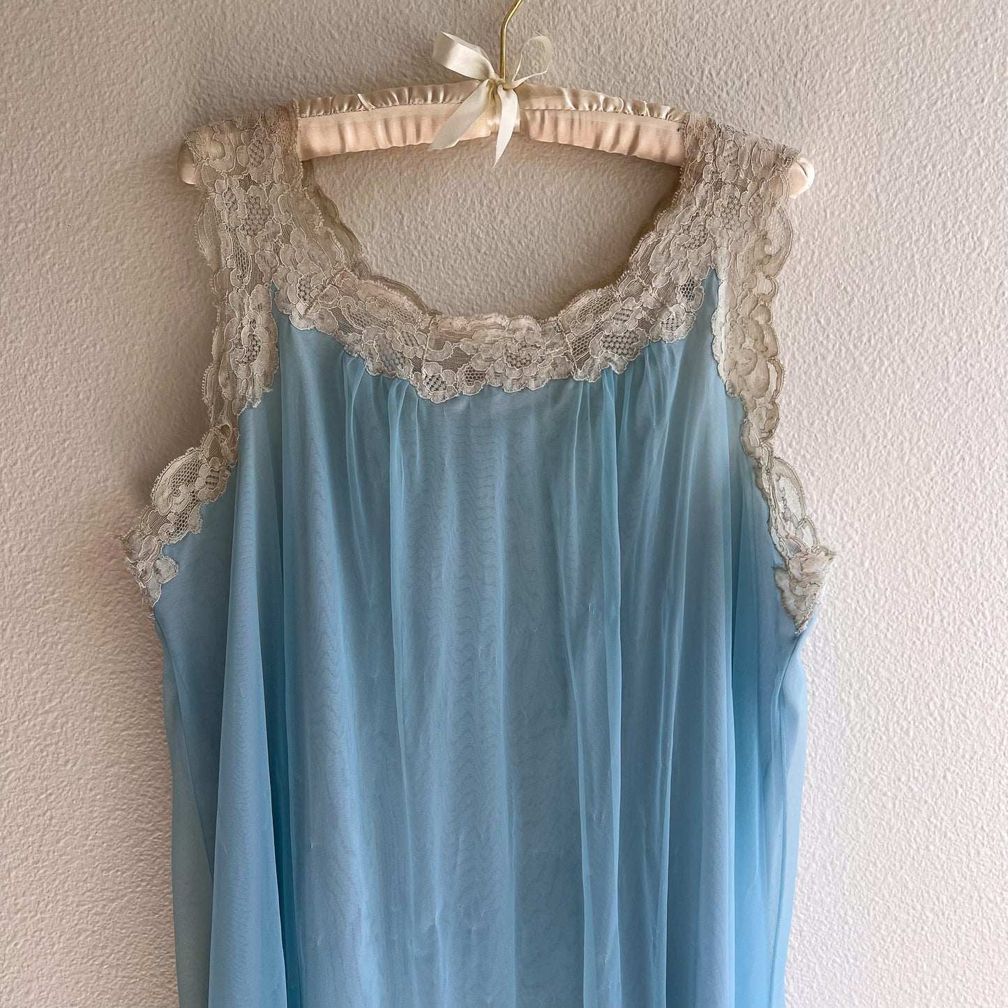 1960s Soft Blue Nylon Nightgown With White Lace (M/L)