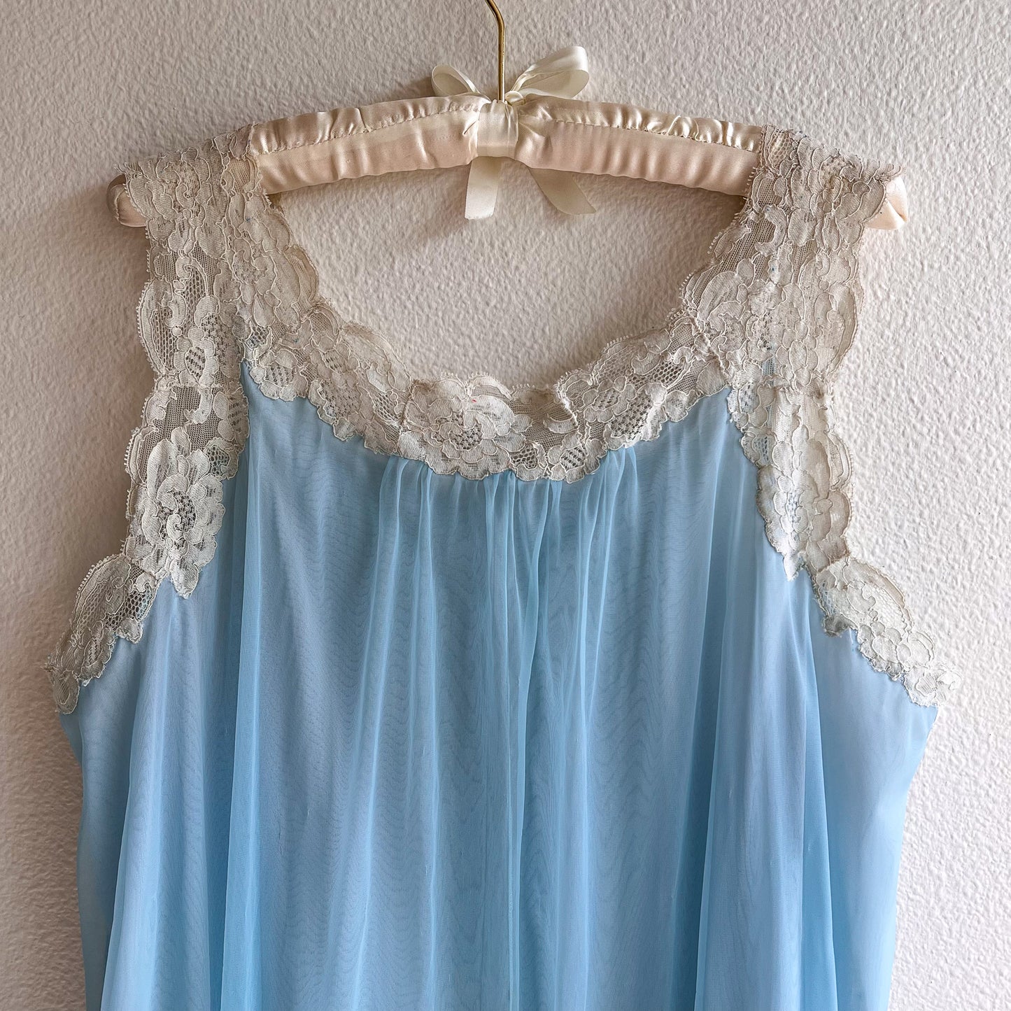 1960s Soft Blue Nylon Nightgown With White Lace (M/L)