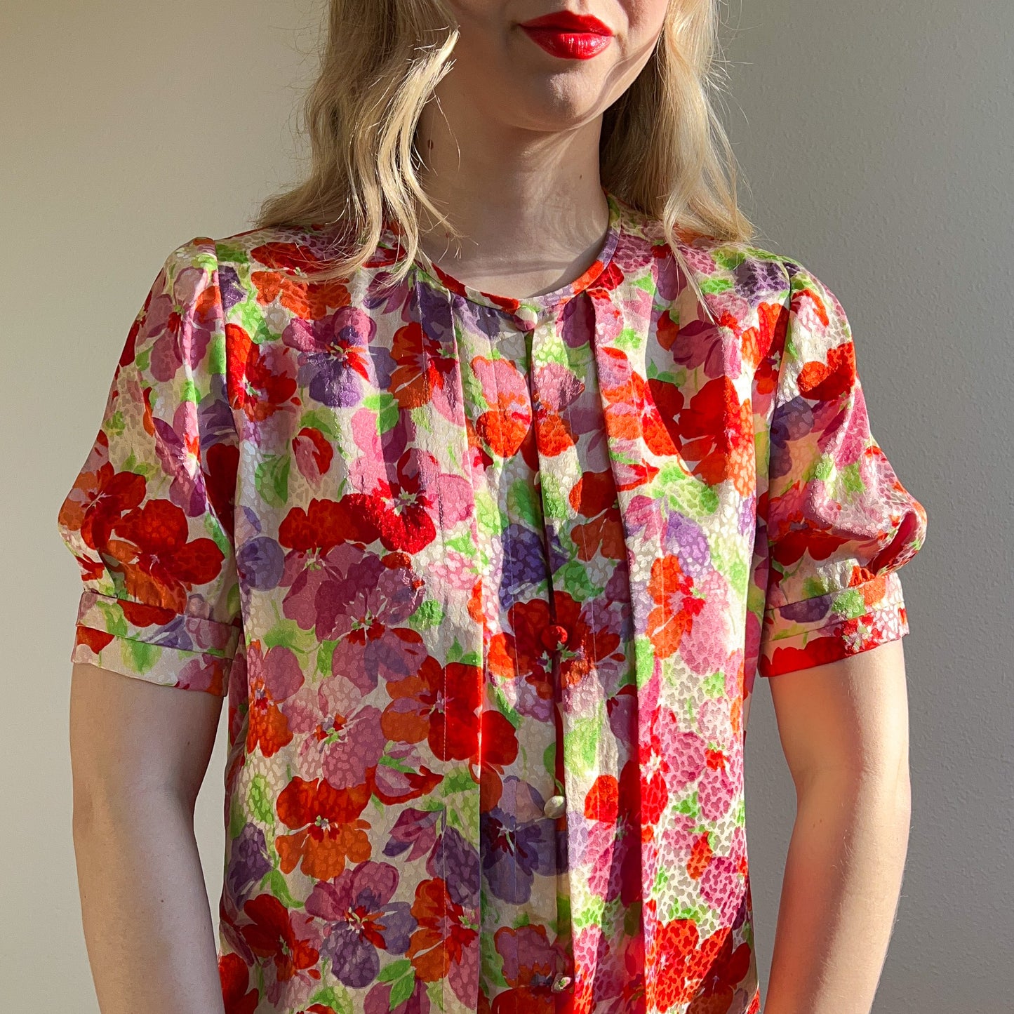 Darling 1960s Red and Purple Floral Silk Blouse (S/M)