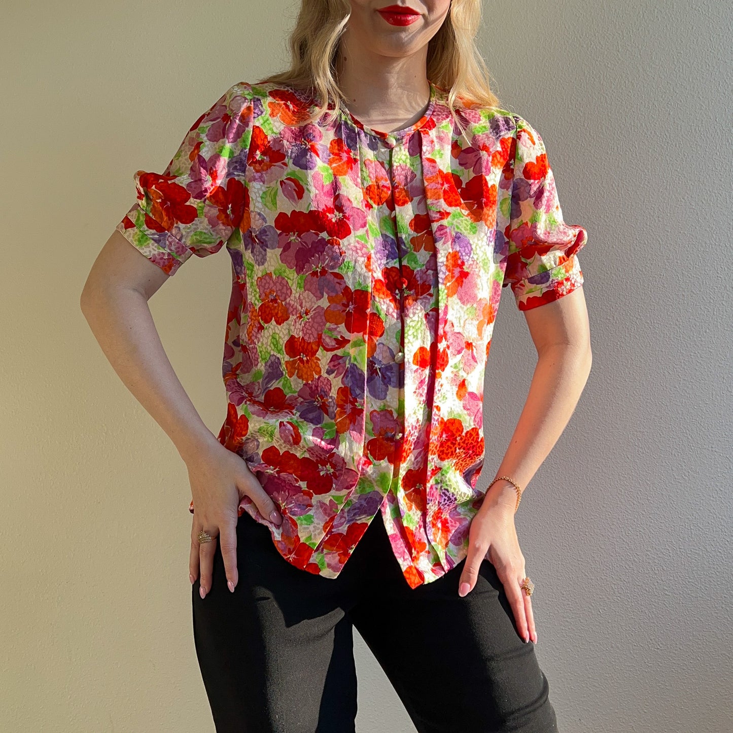 Darling 1960s Red and Purple Floral Silk Blouse (S/M)