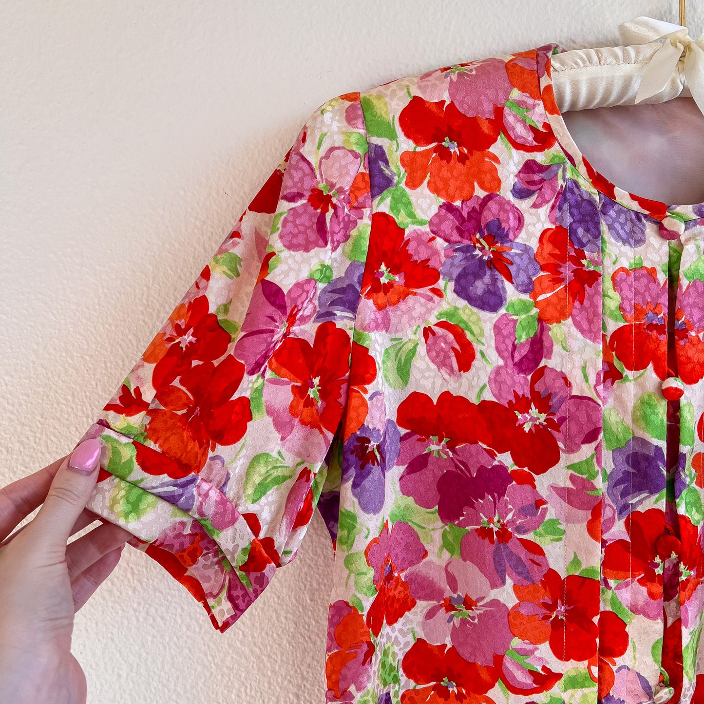 Darling 1960s Red and Purple Floral Silk Blouse (S/M)