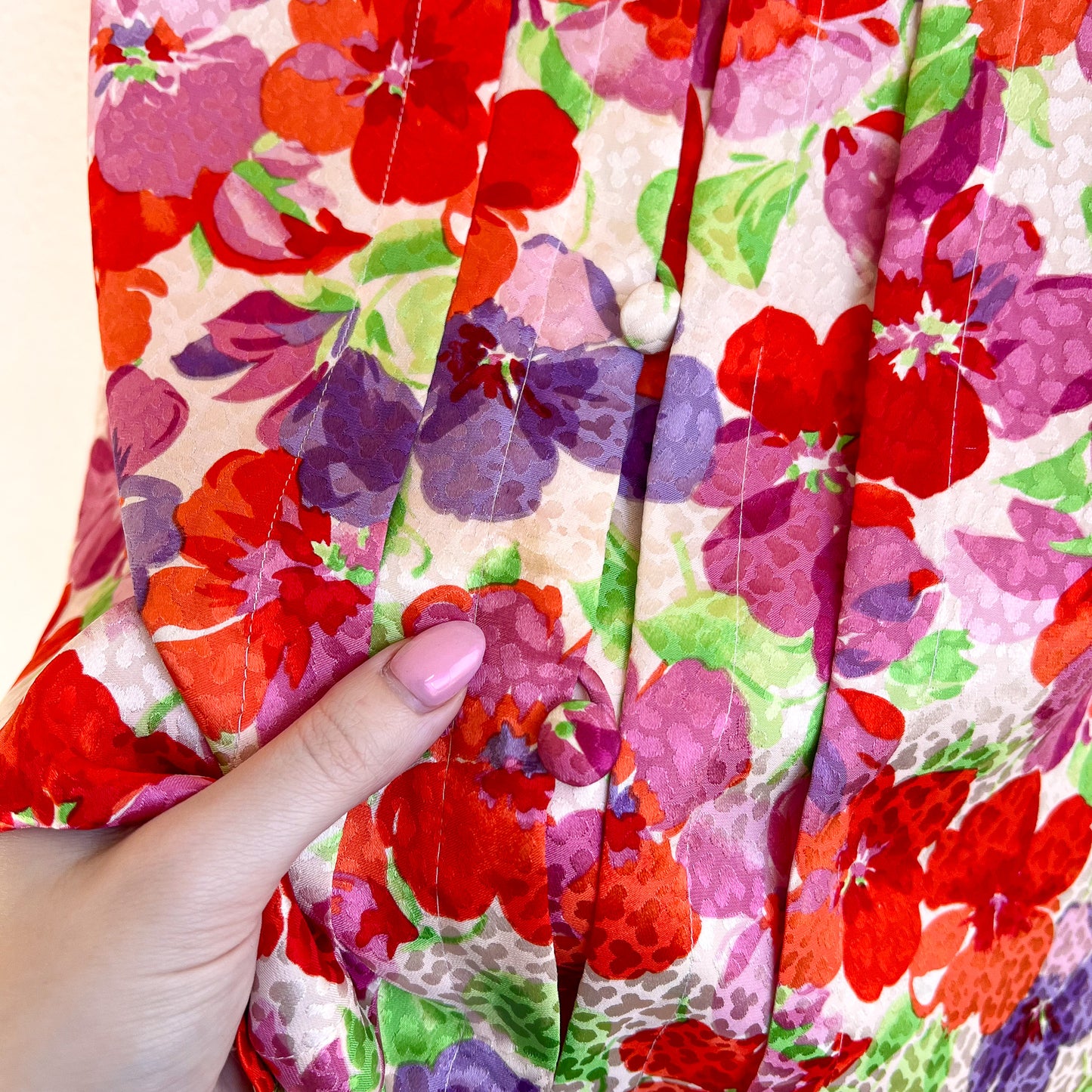 Darling 1960s Red and Purple Floral Silk Blouse (S/M)