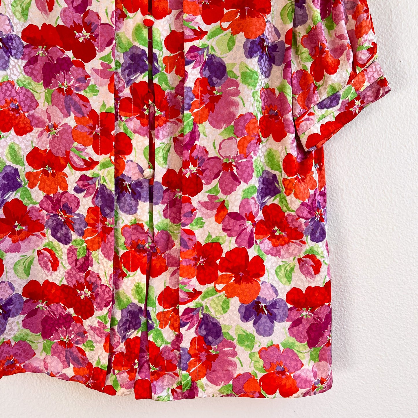 Darling 1960s Red and Purple Floral Silk Blouse (S/M)