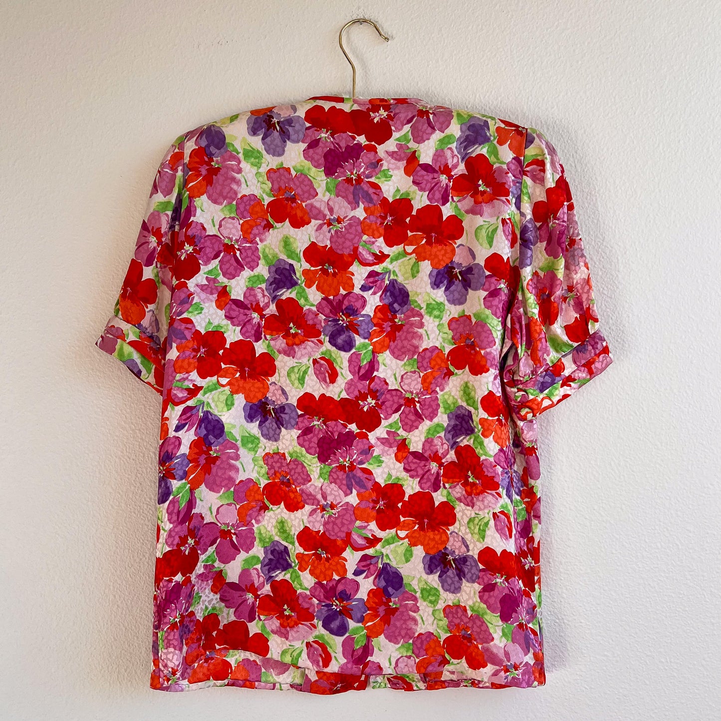 Darling 1960s Red and Purple Floral Silk Blouse (S/M)