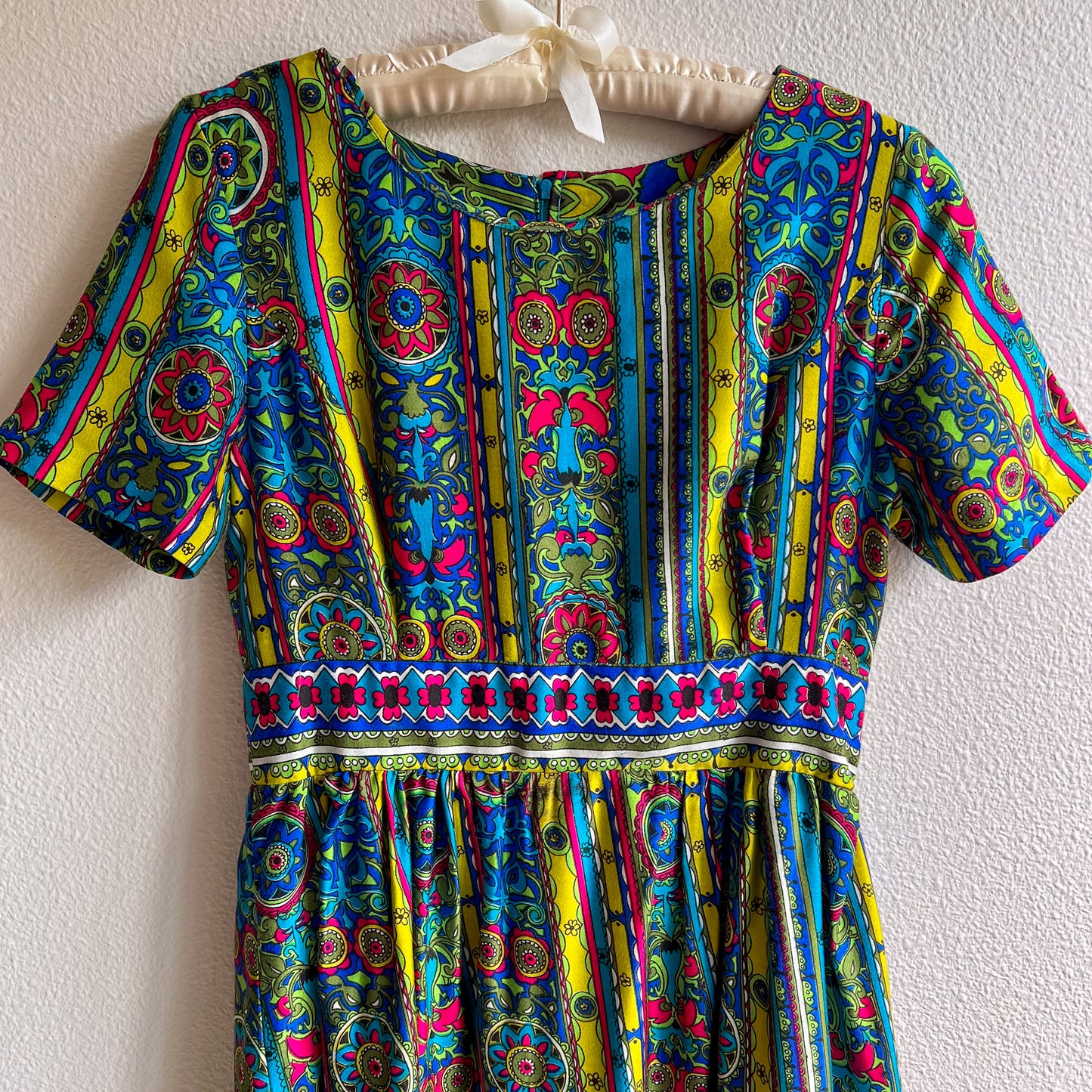 Vibrant 1960s Teal and Lime Retro Print Maxi Dress (M)