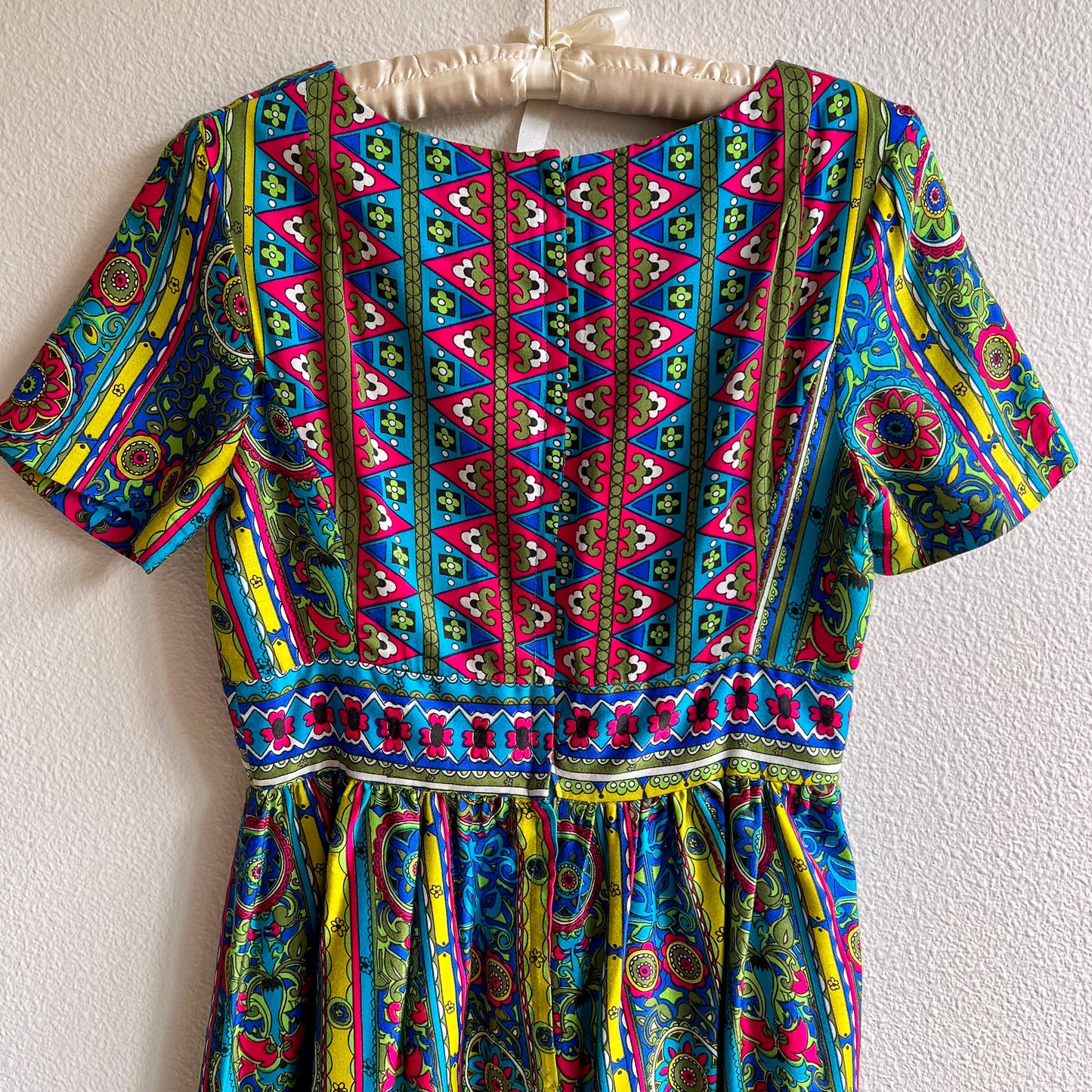 Vibrant 1960s Teal and Lime Retro Print Maxi Dress (M)