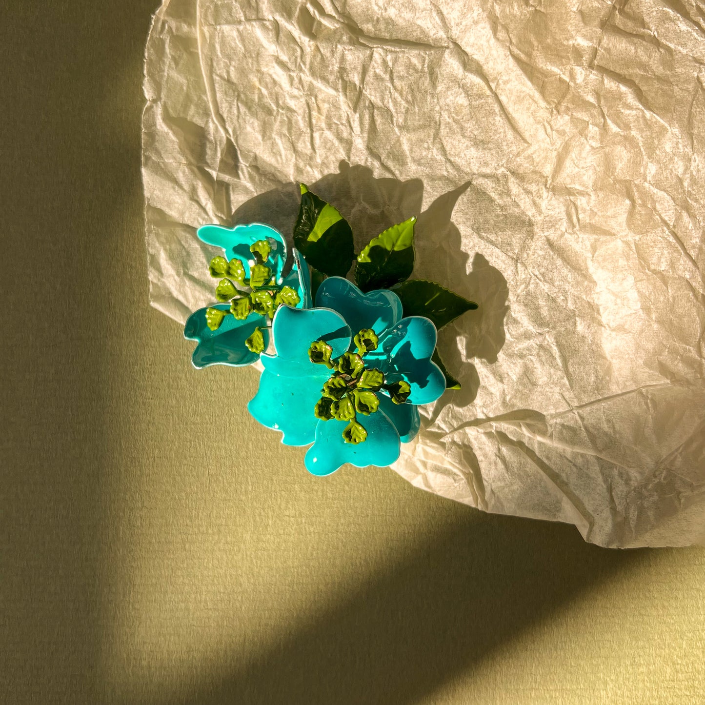 Retro 1960s Turquoise and Green Floral Brooch