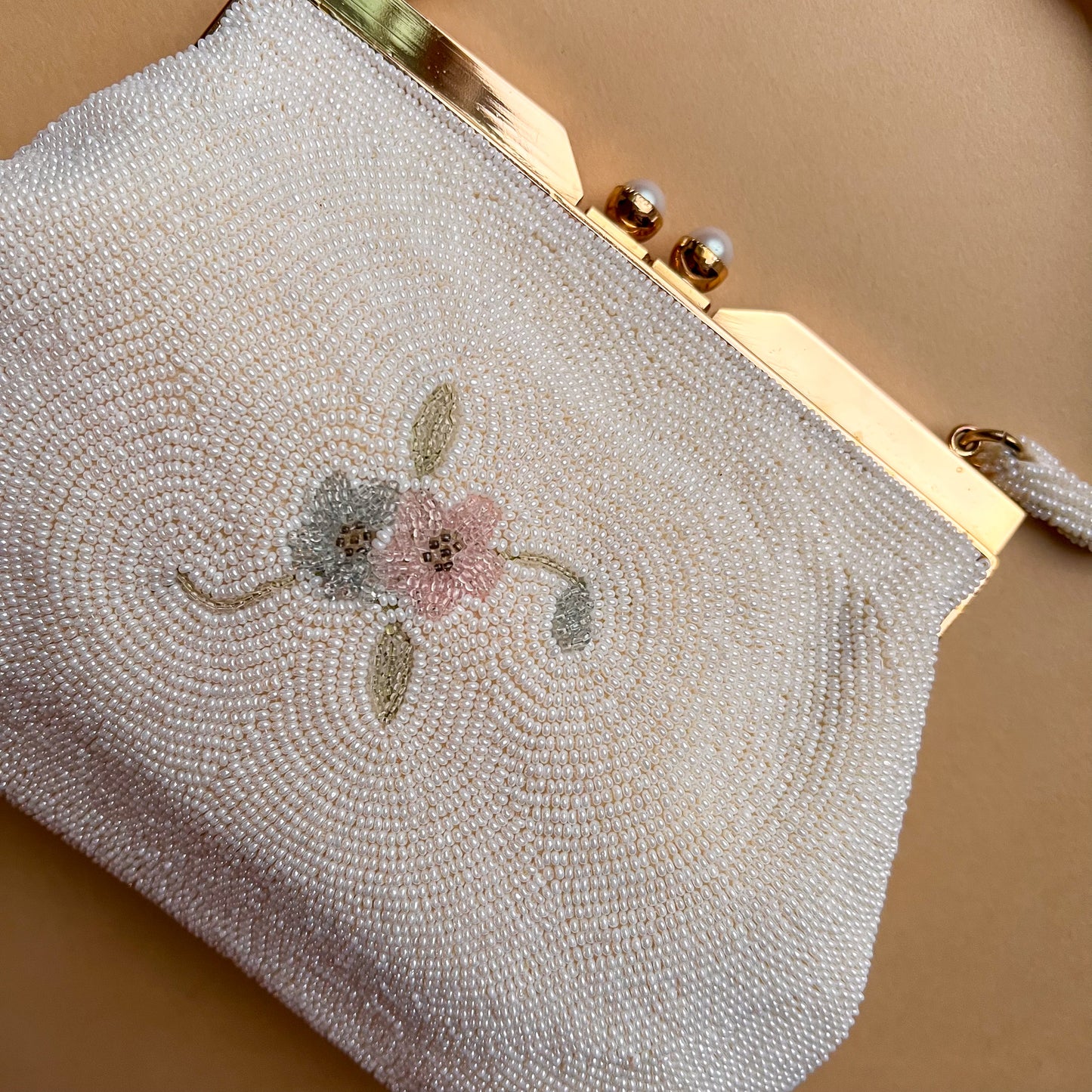 1960s White Floral Beaded Handbag With Mother of Pearl