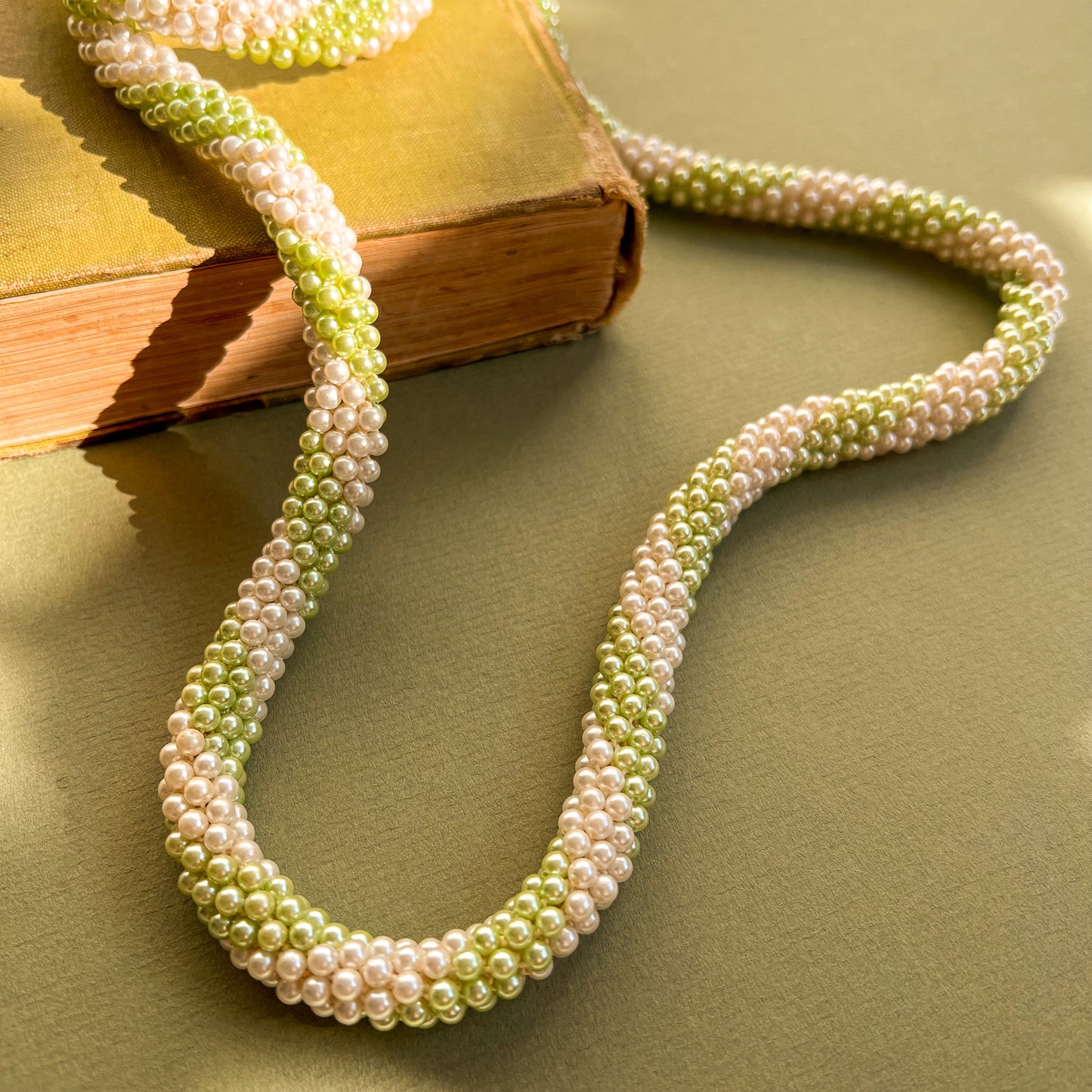 1960s Pale Green and White Beaded Necklace
