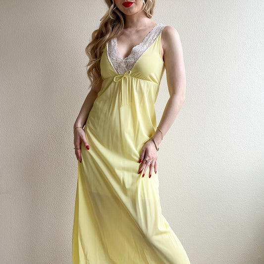 Darling 1960s Pale Yellow Chiffon Nightgown With Bed Jacket (S/M)