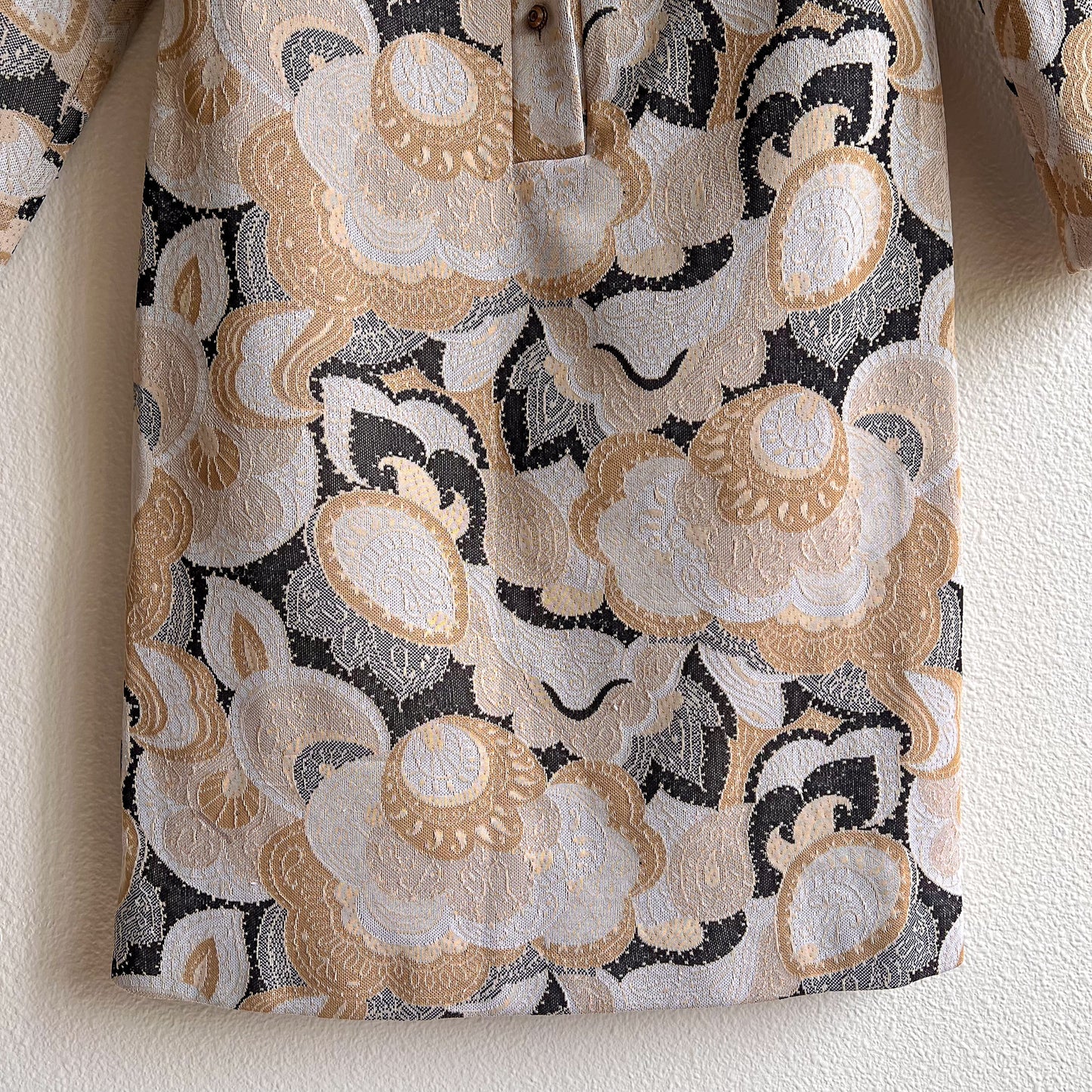 Retro 1970s Muted Black and Gold Abstract Print Dress (M/L)