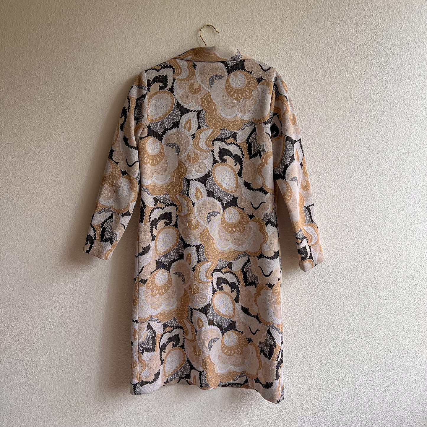 Retro 1970s Muted Black and Gold Abstract Print Dress (M/L)