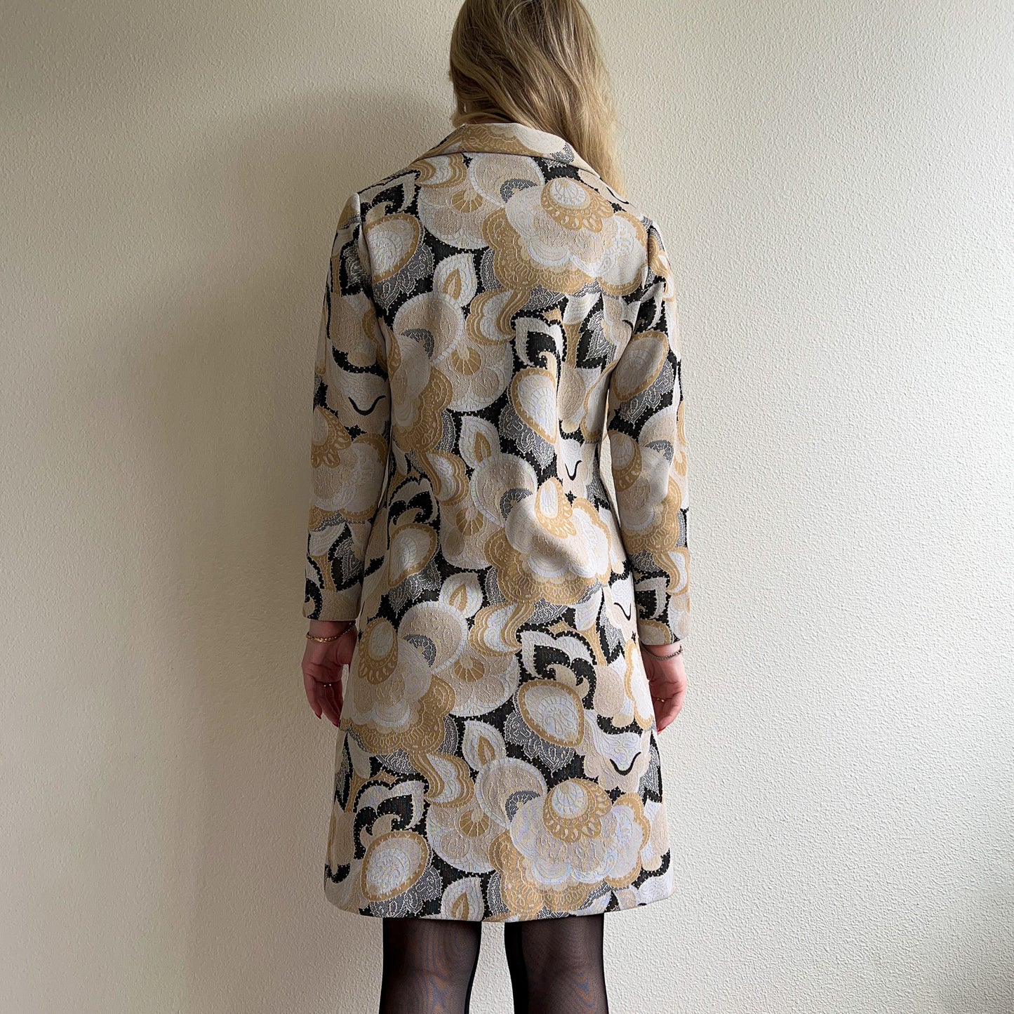 Retro 1970s Muted Black and Gold Abstract Print Dress (M/L)