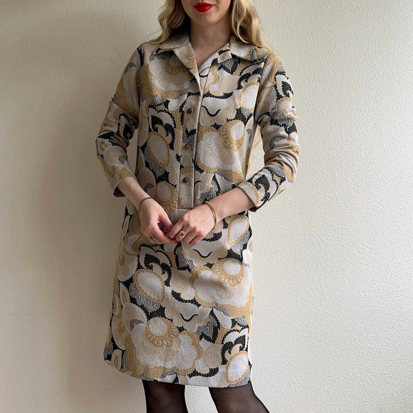 Retro 1970s Muted Black and Gold Abstract Print Dress (M/L)