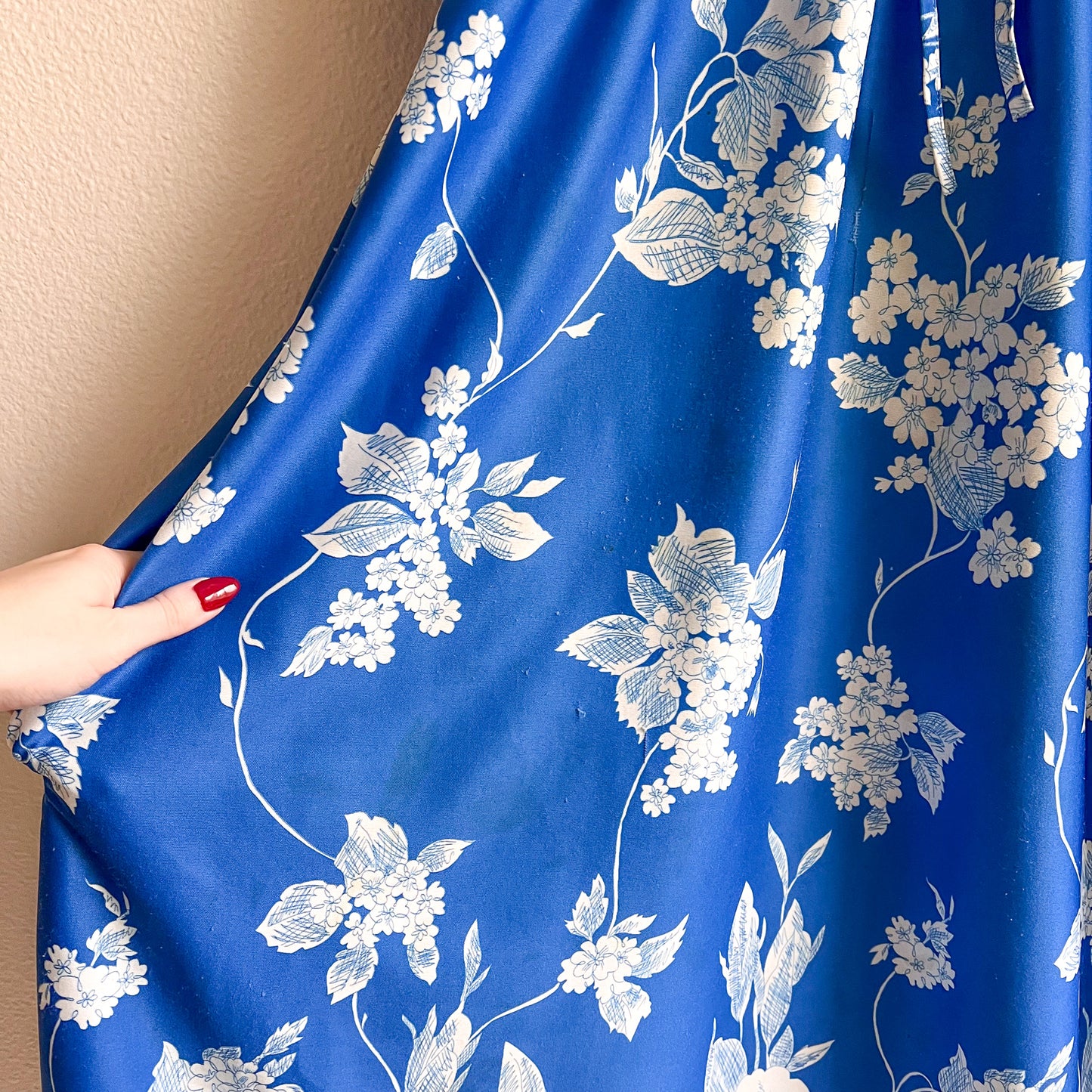 1970s Blue and White Floral Muumuu Dress (L/XL)